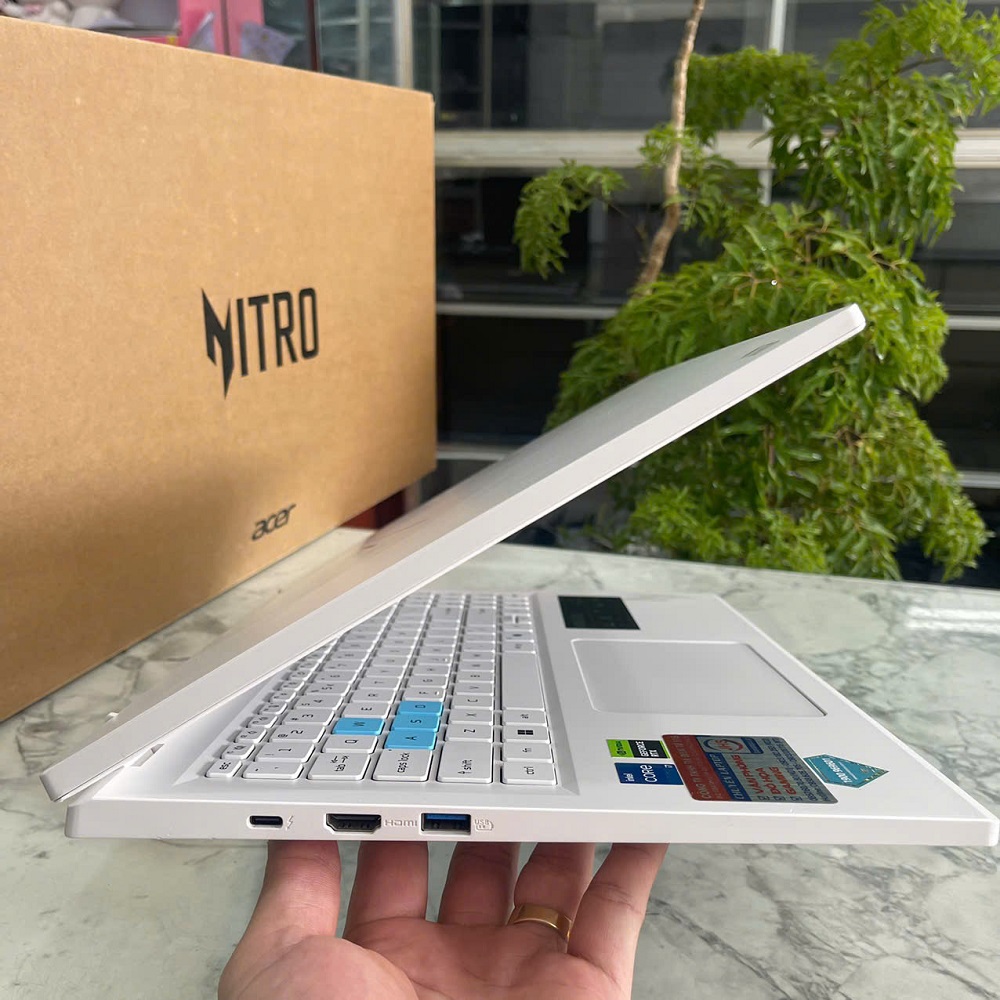 Acer Nitro Lite 16 NL16-71G-71UJ CORE™ I7-13620H RAM 16GB SSD 512GB  RTX 3050 6GB MÀN HÌNH : 16 Inch FHD+ 165Hz