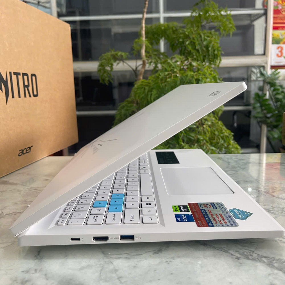 Acer Nitro Lite 16 NL16-71G-71UJ CORE™ I7-13620H RAM 16GB SSD 512GB  RTX 3050 6GB MÀN HÌNH : 16 Inch FHD+ 165Hz