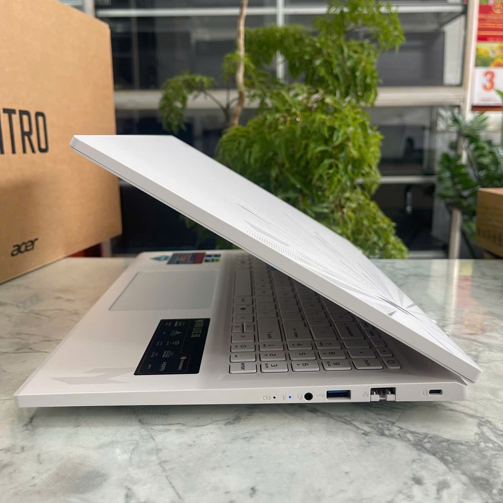 Acer Nitro Lite 16 NL16-71G-71UJ CORE™ I7-13620H RAM 16GB SSD 512GB  RTX 3050 6GB MÀN HÌNH : 16 Inch FHD+ 165Hz