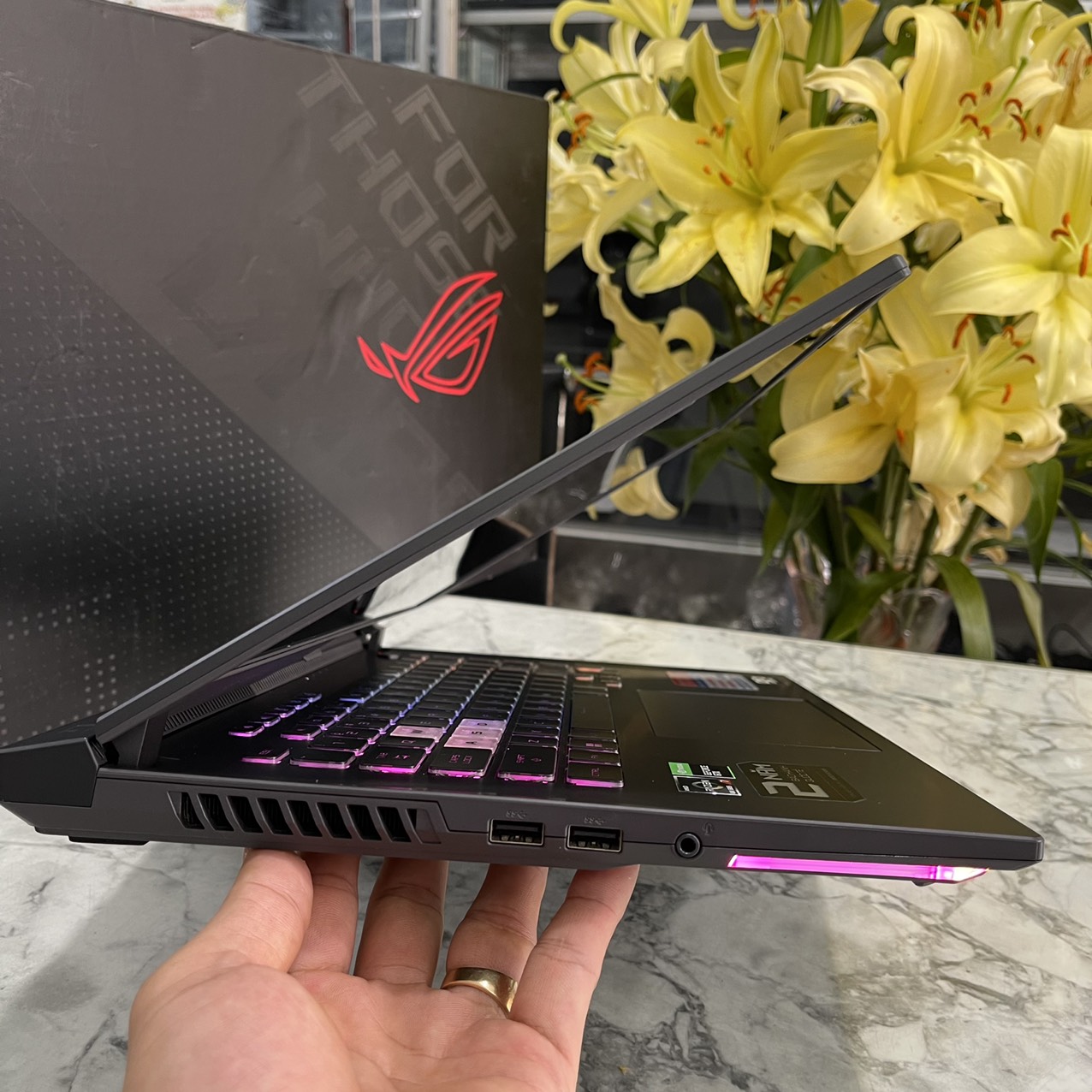  Asus ROG Strix G15 G513IH Ryzen 7-4800H RAM  16Gb SSD 512gb GTX 1650 4GB MÀN HÌNH : 15.6 FHD IPS 144Hz