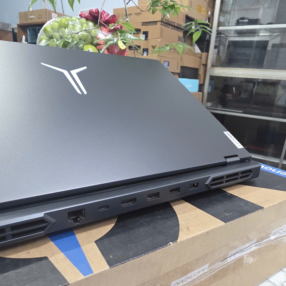 Gaming - Đồ Họa LENOVO LEGION 5 PRO R9000P ARX8 RYZEN 7 7945HX RAM 16GG SSD 1.000GB RTX™ 4060 8GB GDDR6 MÀN HÌNH : 16.0 Inch, 2.5K WQXGA 240Hz.