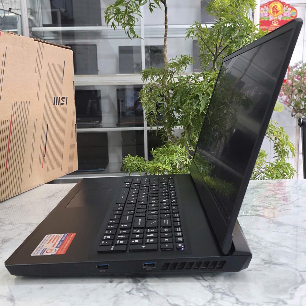 Gaming - Đồ Họa MSI Vector GP77 13VG CORE I7-13700H RTX 4070 GDDR6 8GB RAM 16GB SSD 512GB MÀN HÌNH : 17.3 Inch QHD 240Hz