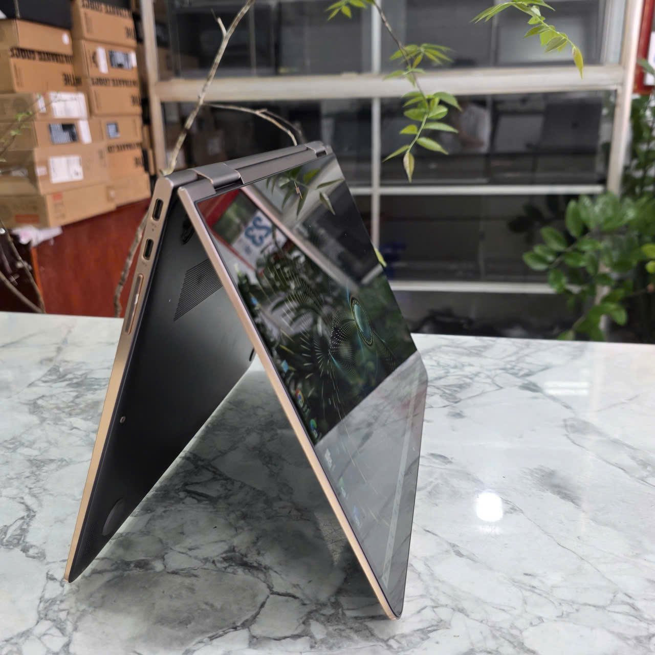 HP Spectre x360 13-ac006TU CORE I7-7500U RAM 16GB SSD 256GB MÀN HÌNH : 13.3″Inch IPS TouchScreen Xoay Gập 360º 