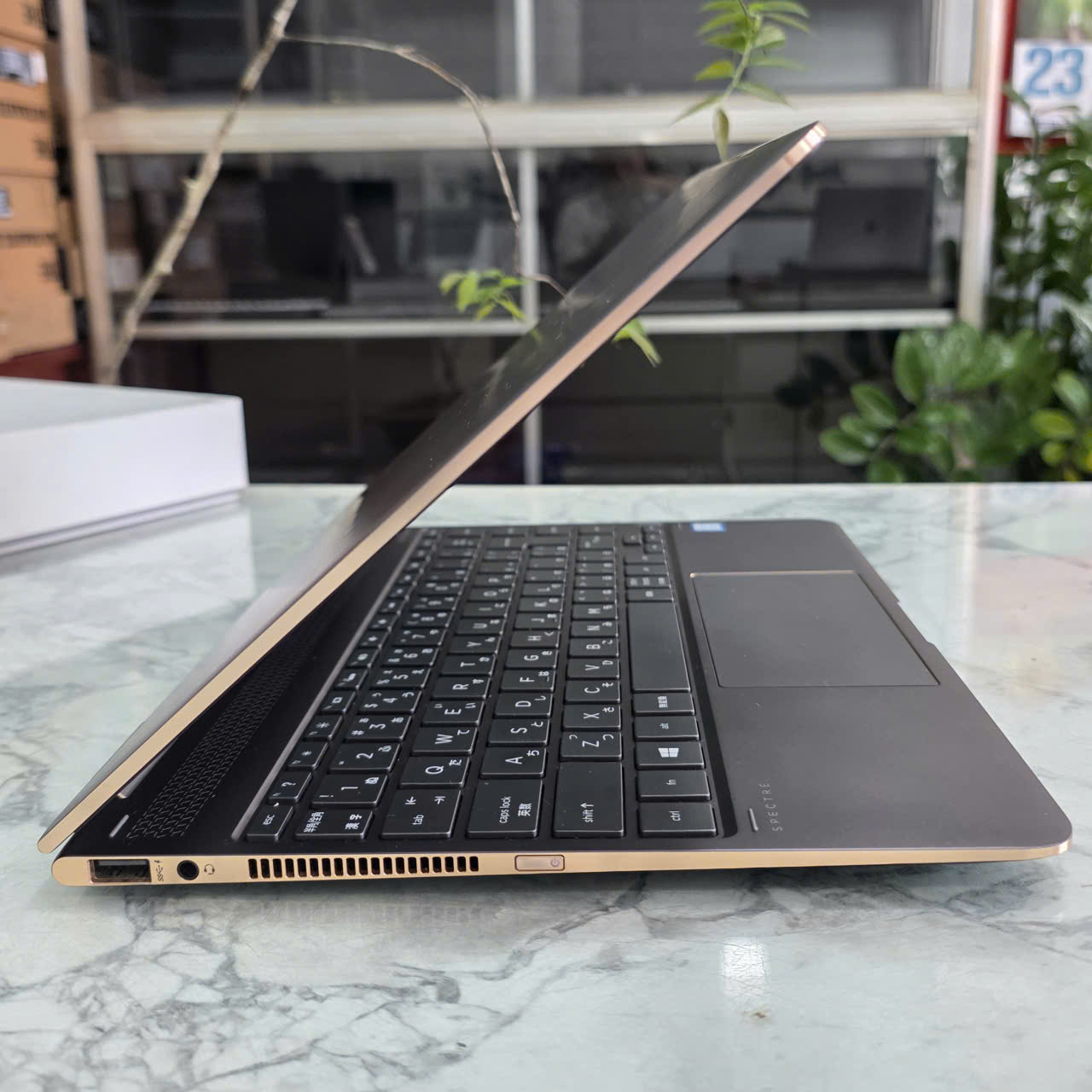 HP Spectre x360 13-ac006TU CORE I7-7500U RAM 16GB SSD 256GB MÀN HÌNH : 13.3″Inch IPS TouchScreen Xoay Gập 360º 