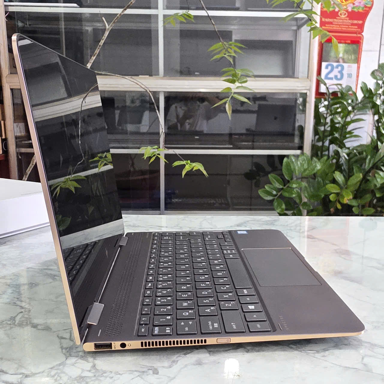 HP Spectre x360 13-ac006TU CORE I7-7500U RAM 16GB SSD 256GB MÀN HÌNH : 13.3″Inch IPS TouchScreen Xoay Gập 360º 