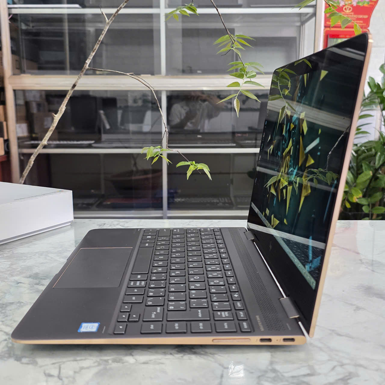 HP Spectre x360 13-ac006TU CORE I7-7500U RAM 16GB SSD 256GB MÀN HÌNH : 13.3″Inch IPS TouchScreen Xoay Gập 360º 
