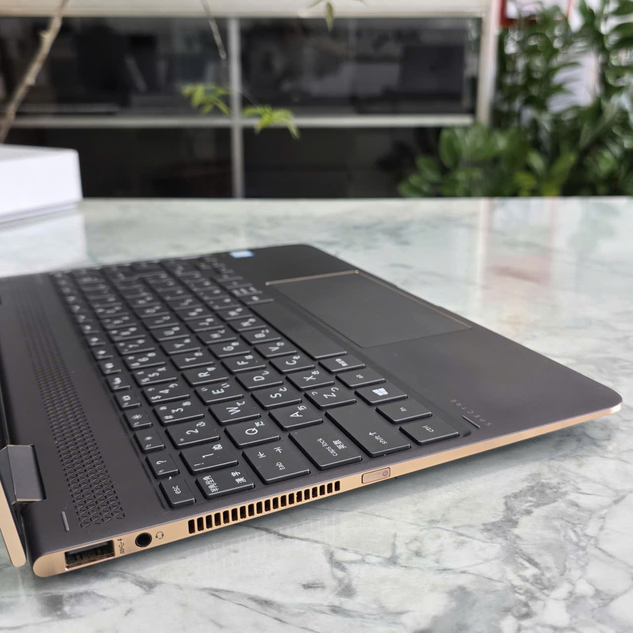 HP Spectre x360 13-ac006TU CORE I7-7500U RAM 16GB SSD 256GB MÀN HÌNH : 13.3″Inch IPS TouchScreen Xoay Gập 360º 