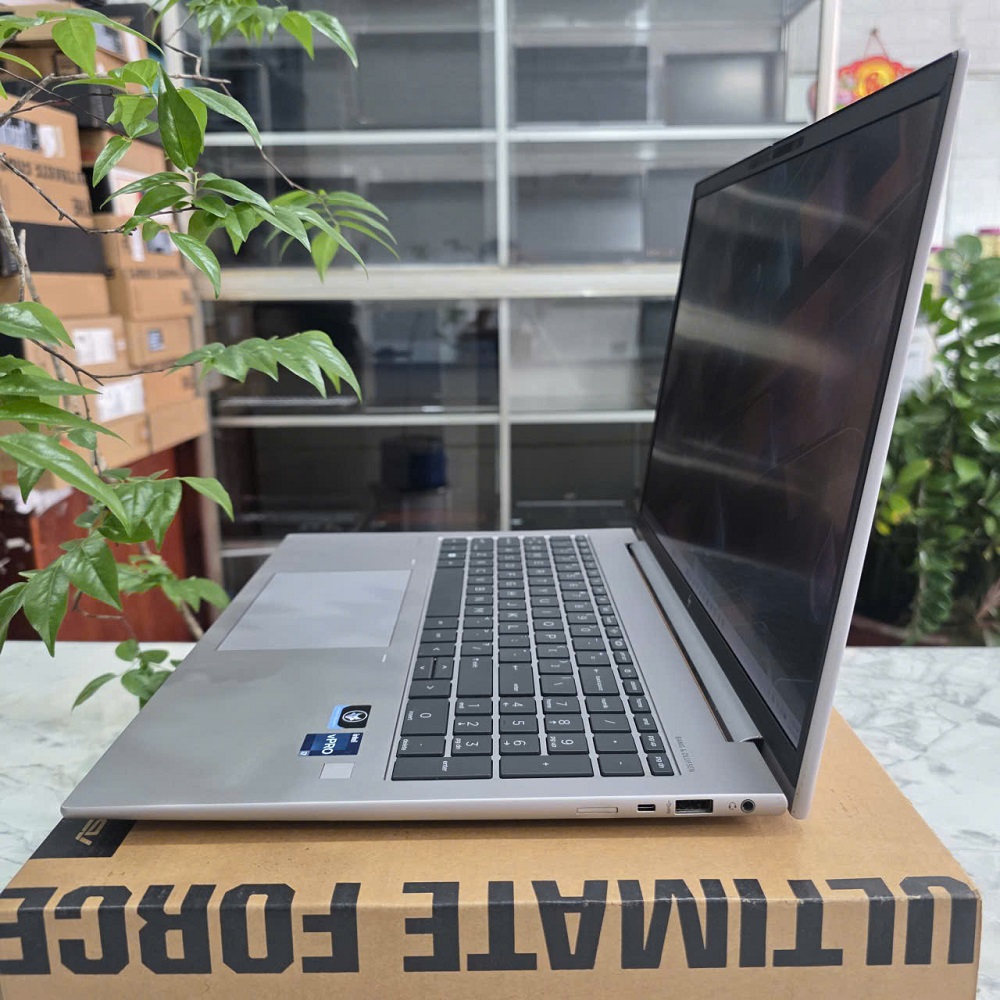 HP ZBOOK Firefly 16 G9 CORE I7 1265U RAM 16GB SSD 512GB NVIDIA T550 4GB MÀN HÌNH : 16 INCH WUXGA