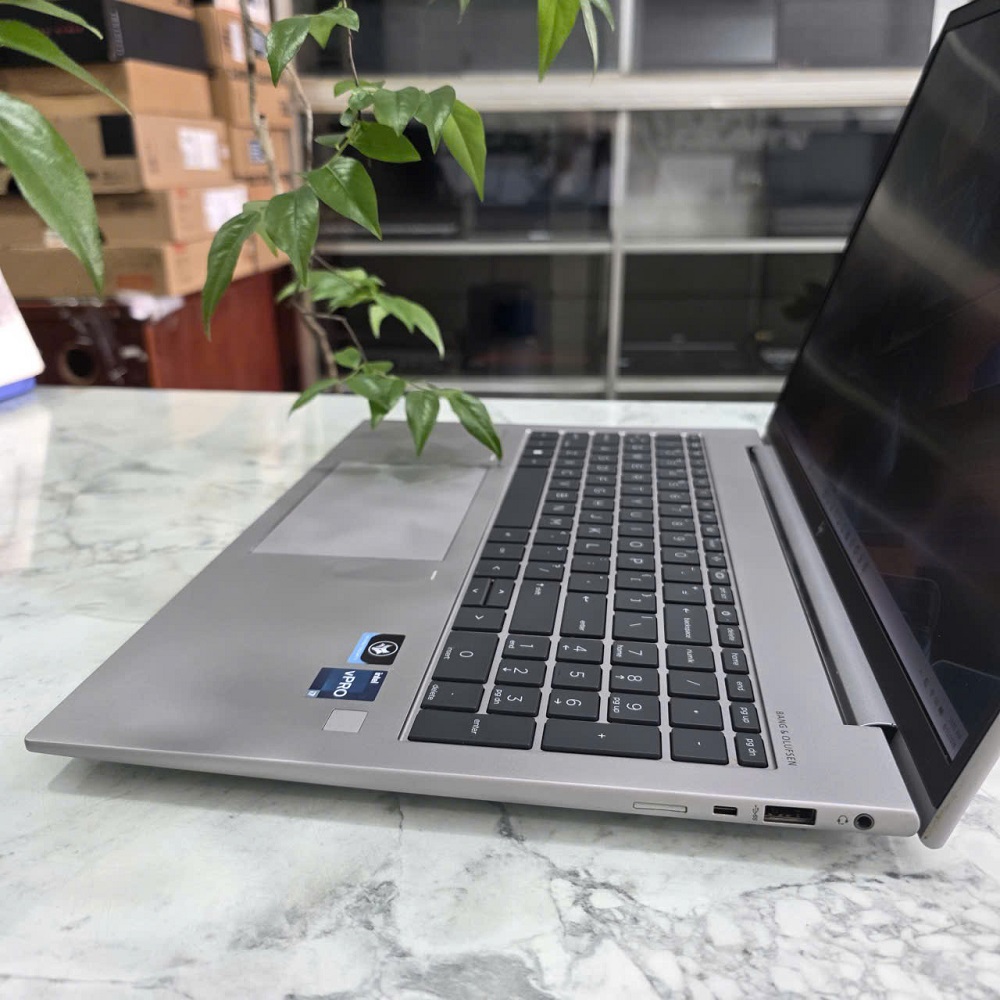 HP ZBOOK Firefly 16 G9 CORE I7 1265U RAM 16GB SSD 512GB NVIDIA T550 4GB MÀN HÌNH : 16 INCH WUXGA