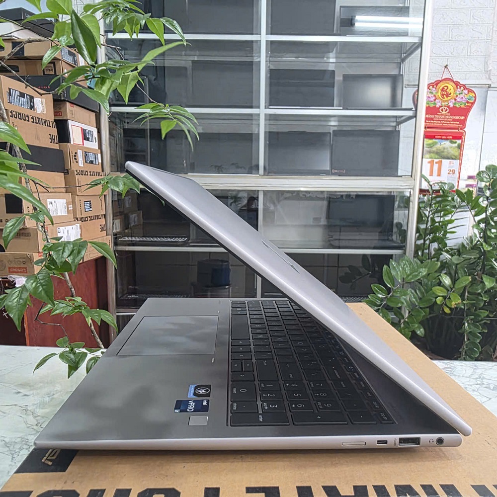 HP ZBOOK Firefly 16 G9 CORE I7 1265U RAM 16GB SSD 512GB NVIDIA T550 4GB MÀN HÌNH : 16 INCH WUXGA