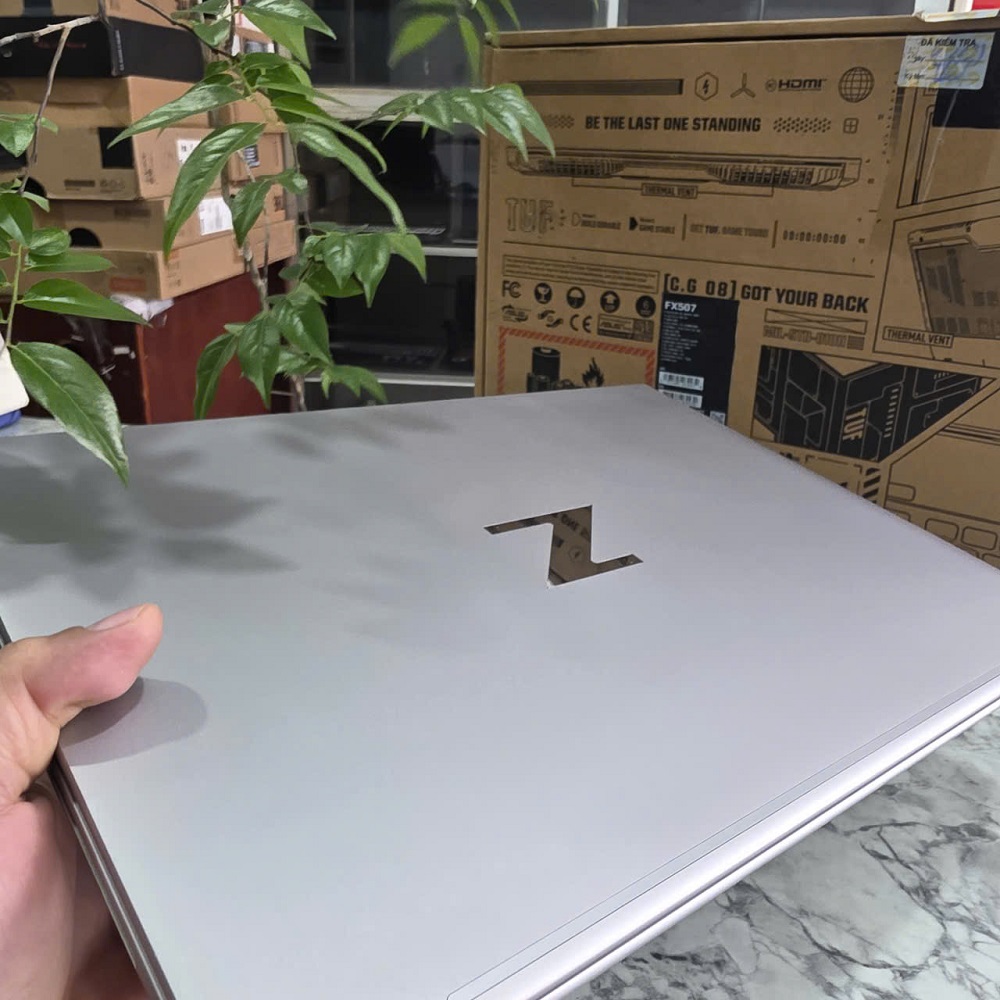 HP ZBOOK Firefly 16 G9 CORE I7 1265U RAM 16GB SSD 512GB NVIDIA T550 4GB MÀN HÌNH : 16 INCH WUXGA