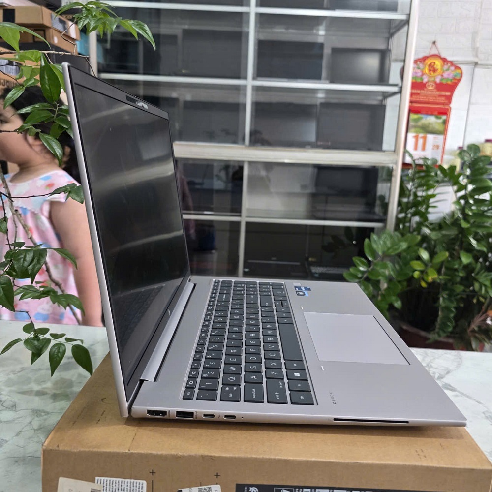 HP ZBOOK Firefly 16 G9 CORE I7 1265U RAM 16GB SSD 512GB NVIDIA T550 4GB MÀN HÌNH : 16 INCH WUXGA