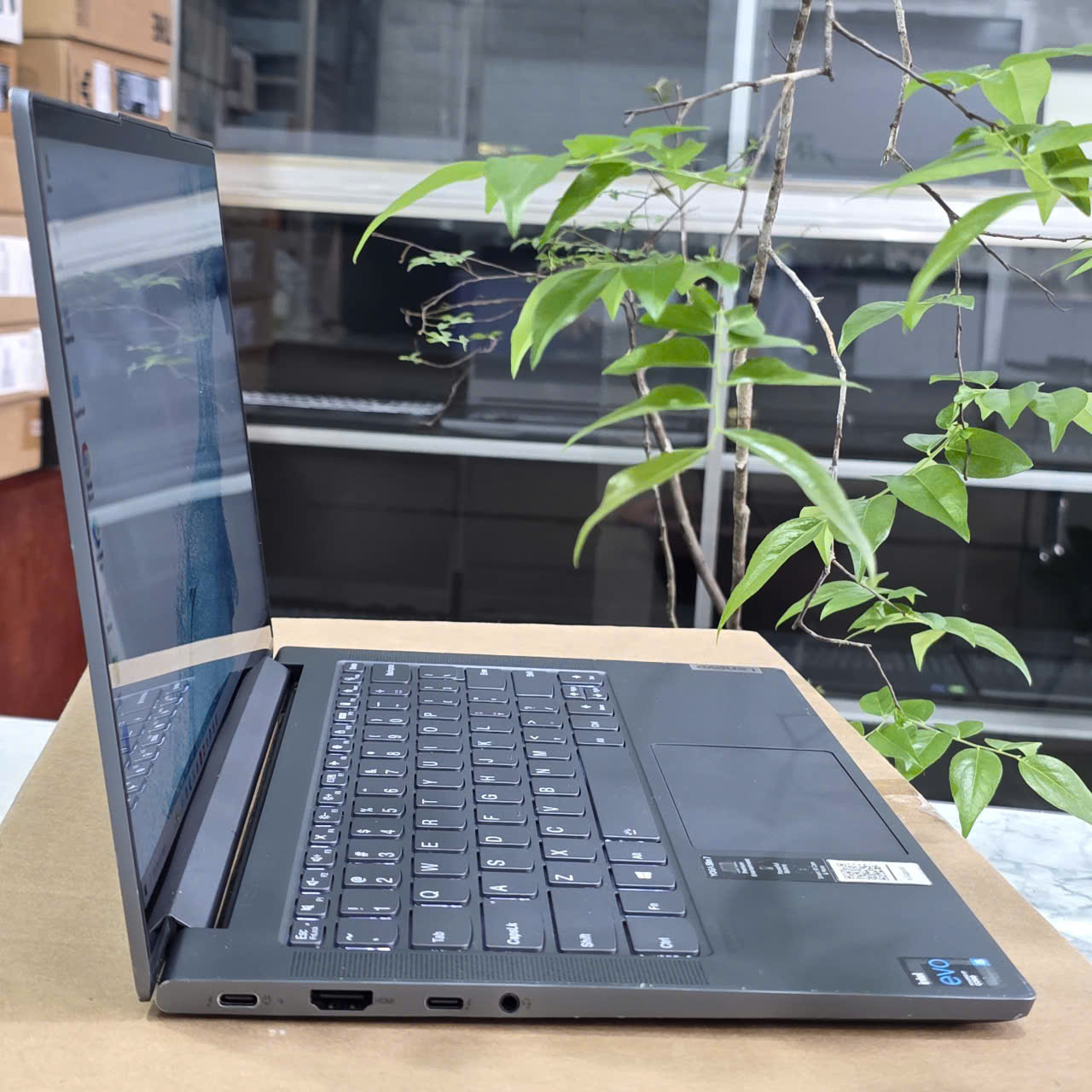 LENOVO YOGA SLIM 7 14ITL05 RAM 8GB SSD 512GB MÀN HÌNH : 14"FullHD IPS