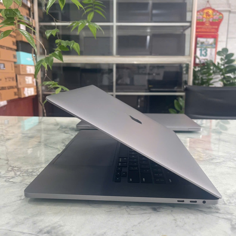 MacBook Pro 2019-16 Inch CORE I9 RAM 16GB SSD 1.000GB Radeon Pro 5500M 4GB Touch Bar - Silver