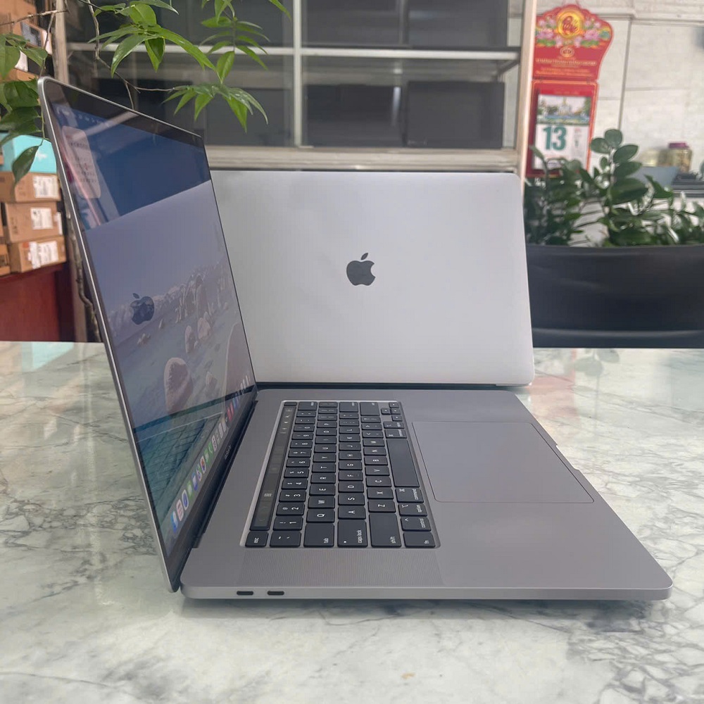 MacBook Pro 2019-16 Inch CORE I9 RAM 16GB SSD 1.000GB Radeon Pro 5500M 4GB Touch Bar - Silver