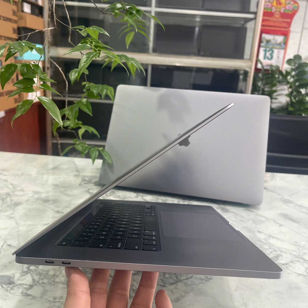 MacBook Pro 2019-16 Inch CORE I9 RAM 16GB SSD 1.000GB Radeon Pro 5500M 4GB Touch Bar - Silver