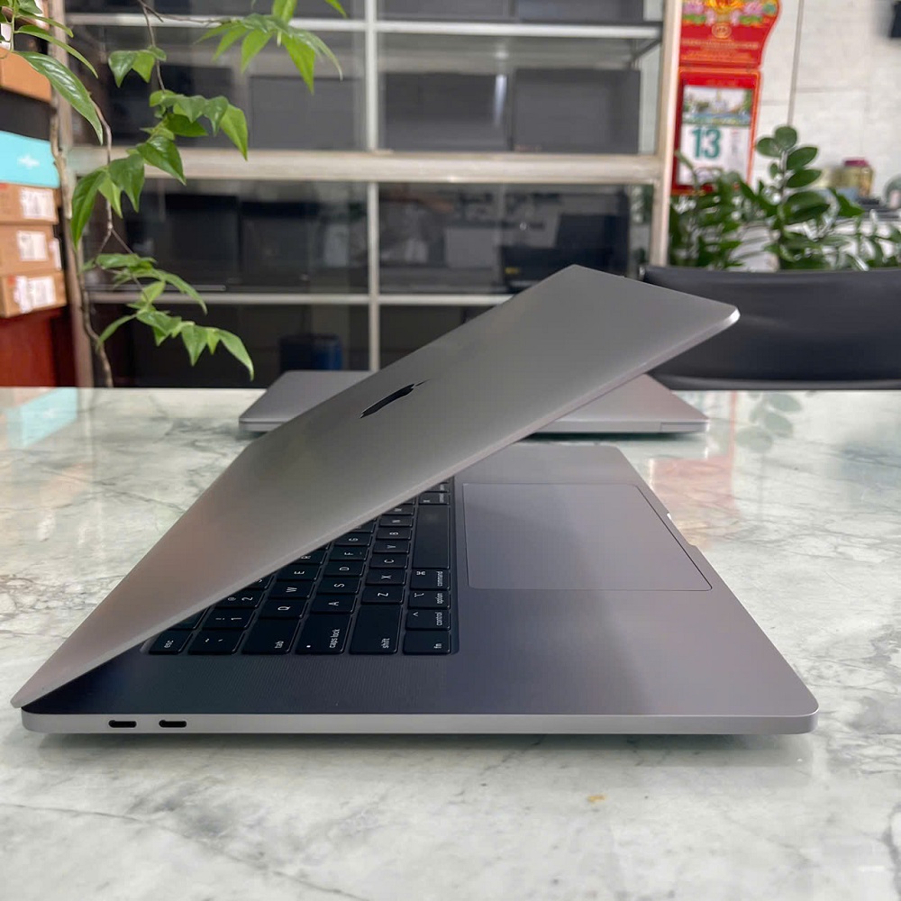 MacBook Pro 2019-16 Inch CORE I9 RAM 16GB SSD 1.000GB Radeon Pro 5500M 4GB Touch Bar - Silver