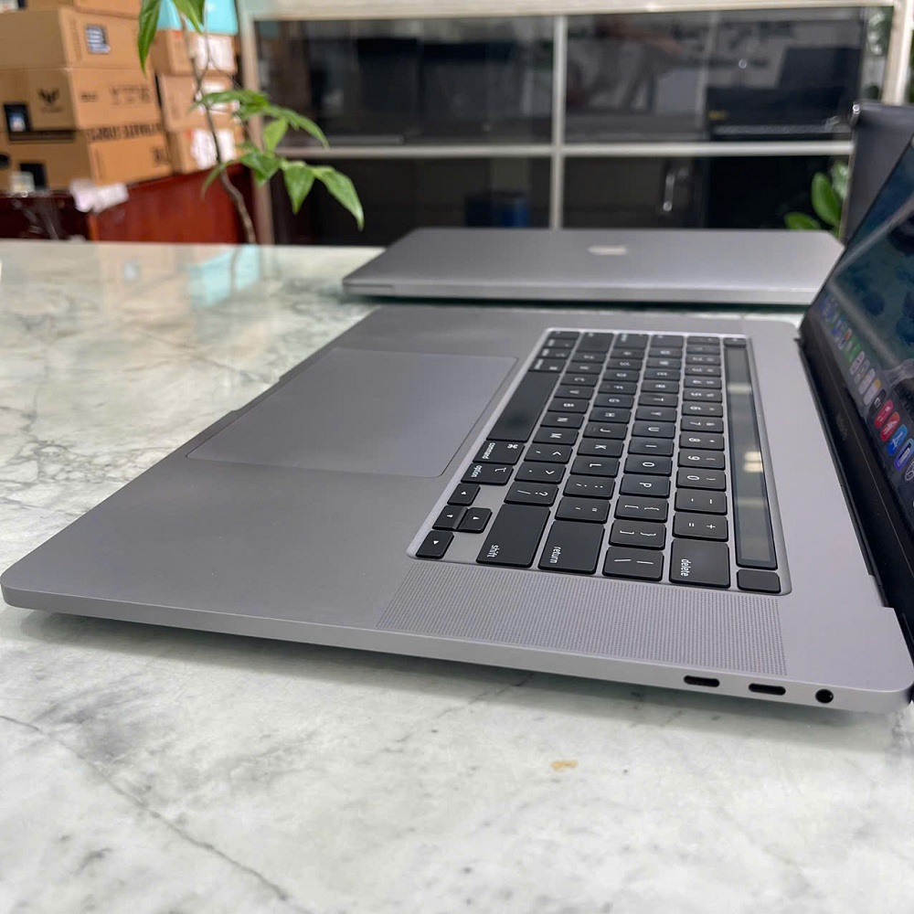 MacBook Pro 2019-16 Inch CORE I9 RAM 16GB SSD 1.000GB Radeon Pro 5500M 4GB Touch Bar - Silver