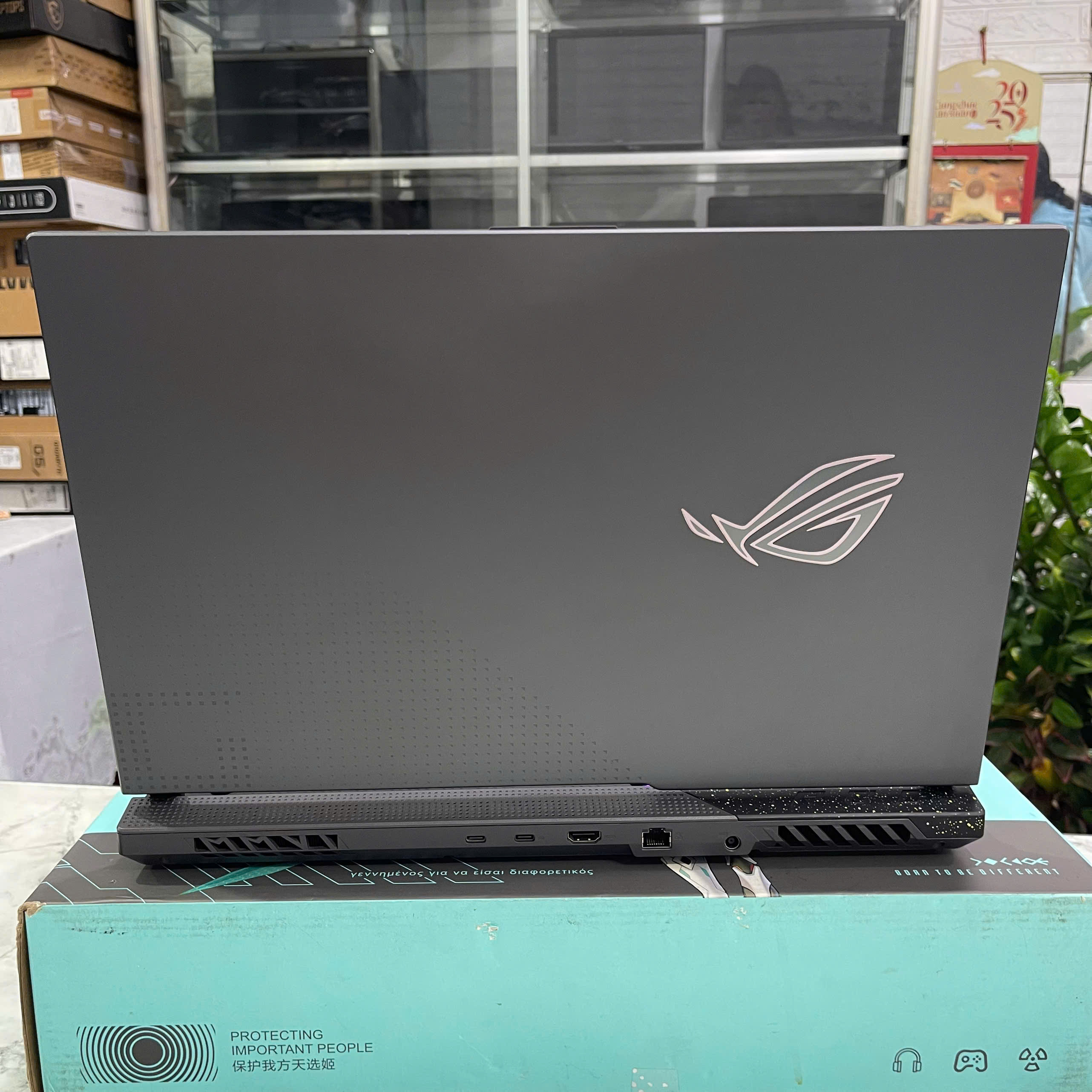 Asus ROG Strix G17 G713RW-LL157M Ryzen 7-6800H RAM 16GB SSD 1.000GB RTX™3070 Ti 8GB MÀN HÌNH : 17.3 Inch 2K 240Hz