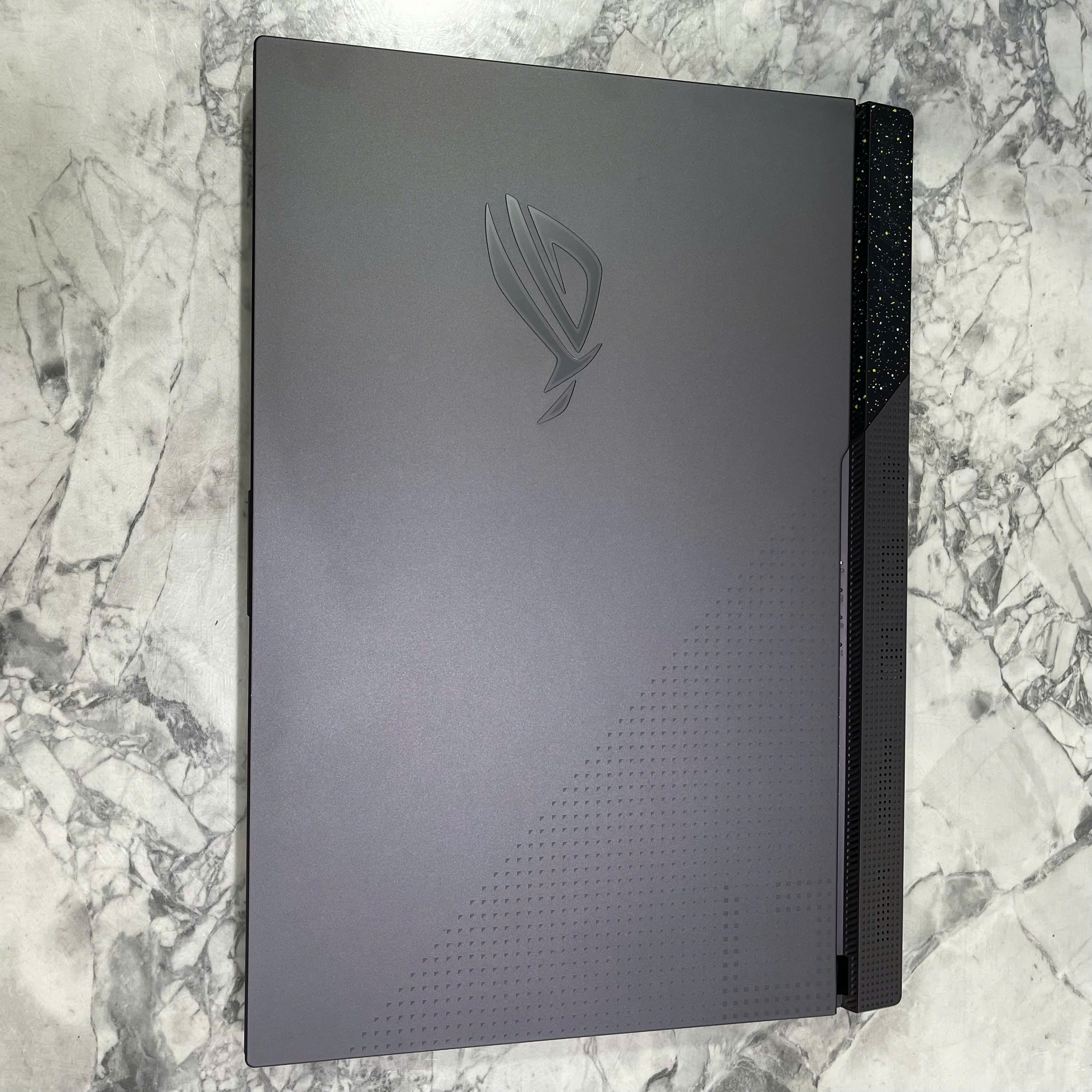Asus ROG Strix G17 G713RW-LL157M Ryzen 7-6800H RAM 16GB SSD 1.000GB RTX™3070 Ti 8GB MÀN HÌNH : 17.3 Inch 2K 240Hz