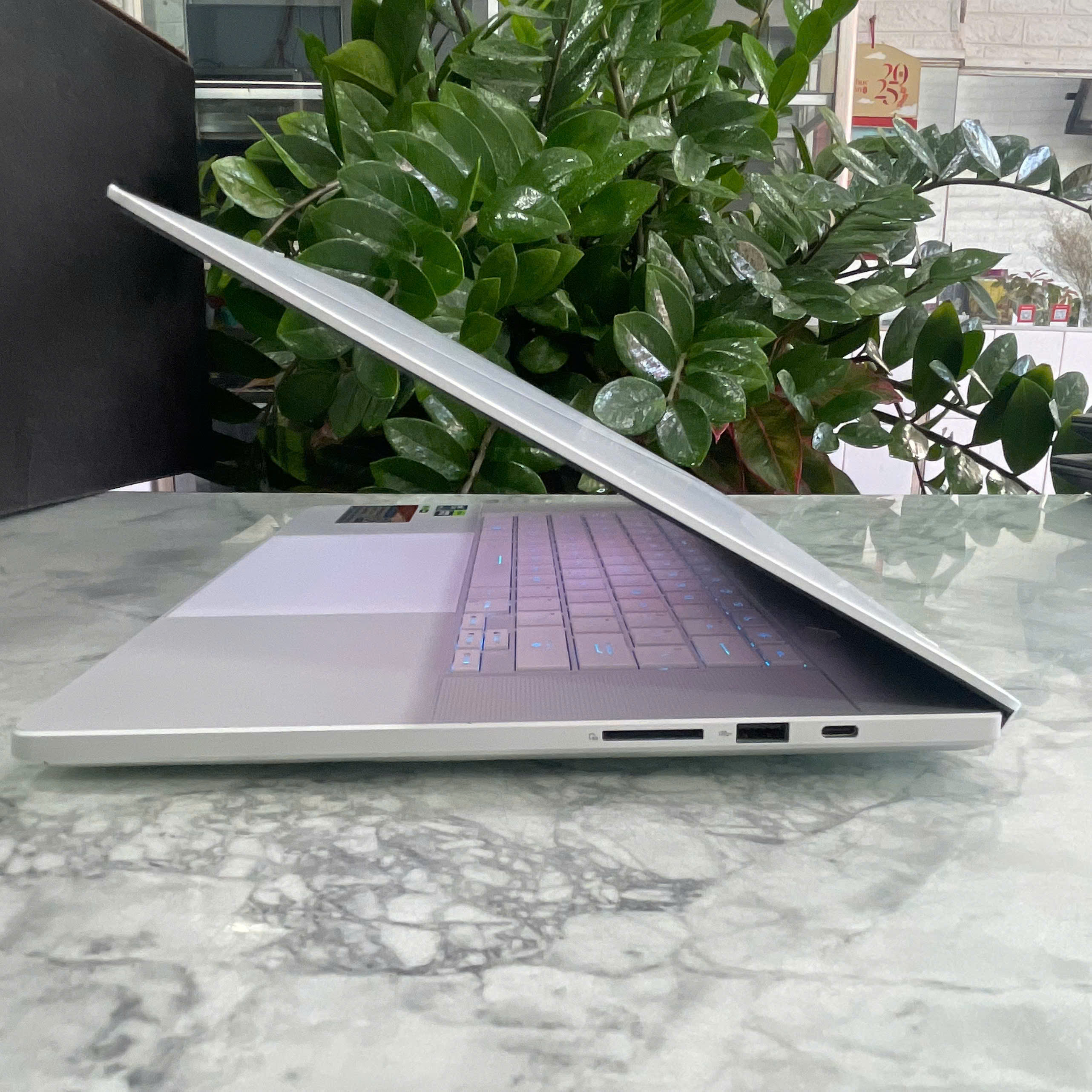 Asus ROG Zephyrus G16 GU605MI (Máy LikeNew-BẢO HÀNH HÃNG) Ultra 9 185H Ram 32GB Ssd 1.000GB RTX 4070 8GB Màn Hình : 16 Inch 2.5K OLED 240Hz