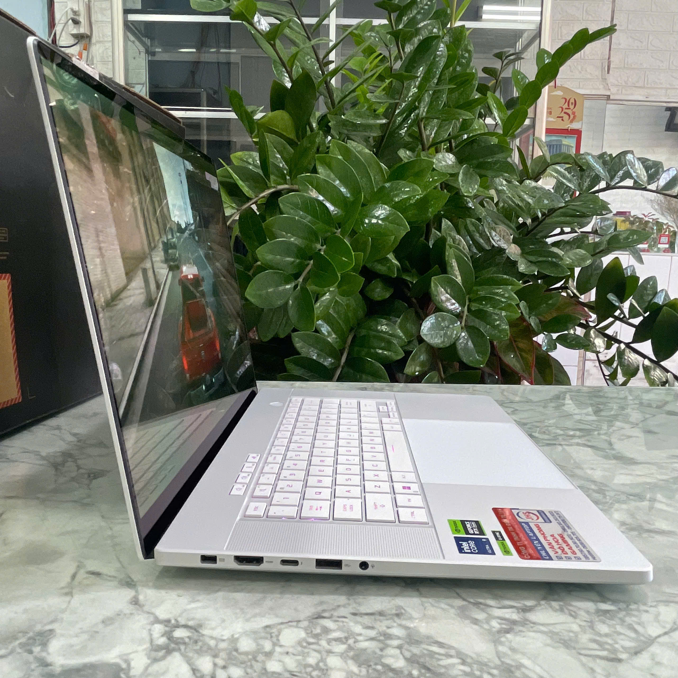 Asus ROG Zephyrus G16 GU605MI (Máy LikeNew-BẢO HÀNH HÃNG) Ultra 9 185H Ram 32GB Ssd 1.000GB RTX 4070 8GB Màn Hình : 16 Inch 2.5K OLED 240Hz