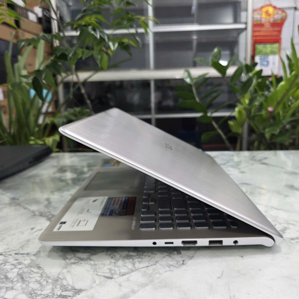 ASUS VivoBook S530FN VỎ NHÔM NGUYÊN KHỐI CORE I7-8565U RAM 8GB SSD 240GB GeForce MX150 MÀN HÌNH : 15.6 INCH