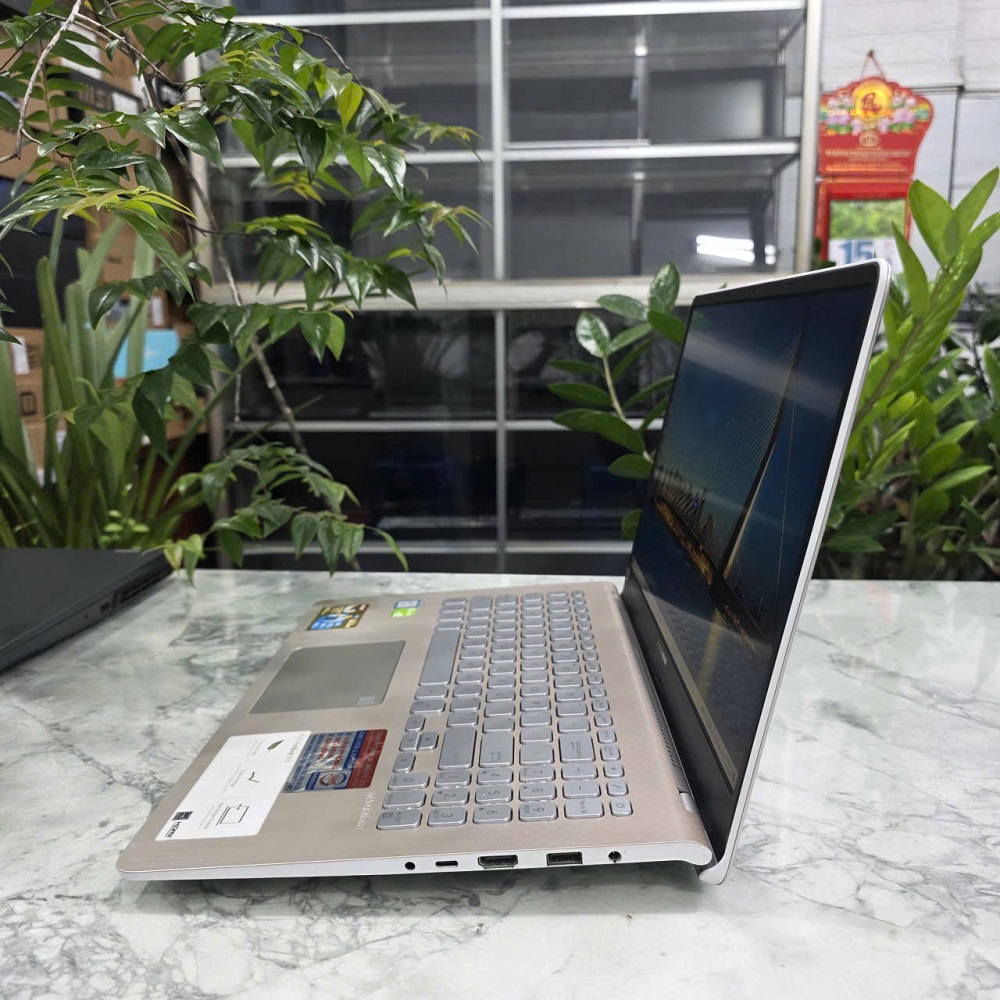 ASUS VivoBook S530FN VỎ NHÔM NGUYÊN KHỐI CORE I7-8565U RAM 8GB SSD 240GB GeForce MX150 MÀN HÌNH : 15.6 INCH