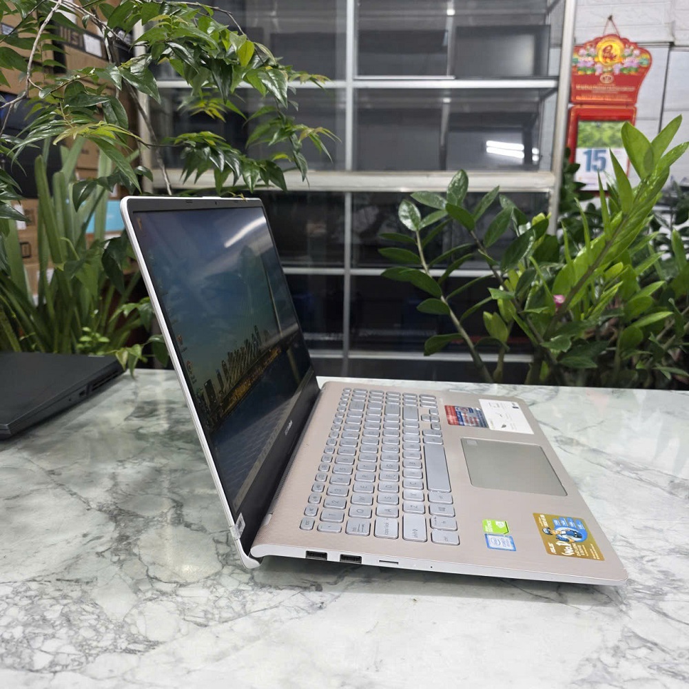 ASUS VivoBook S530FN VỎ NHÔM NGUYÊN KHỐI CORE I7-8565U RAM 8GB SSD 240GB GeForce MX150 MÀN HÌNH : 15.6 INCH