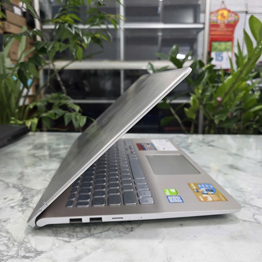 ASUS VivoBook S530FN VỎ NHÔM NGUYÊN KHỐI CORE I7-8565U RAM 8GB SSD 240GB GeForce MX150 MÀN HÌNH : 15.6 INCH