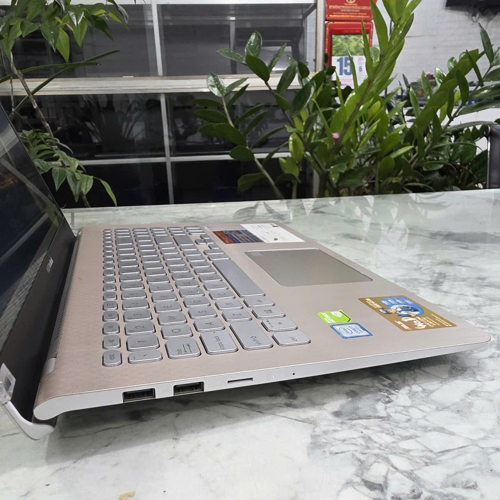 ASUS VivoBook S530FN VỎ NHÔM NGUYÊN KHỐI CORE I7-8565U RAM 8GB SSD 240GB GeForce MX150 MÀN HÌNH : 15.6 INCH