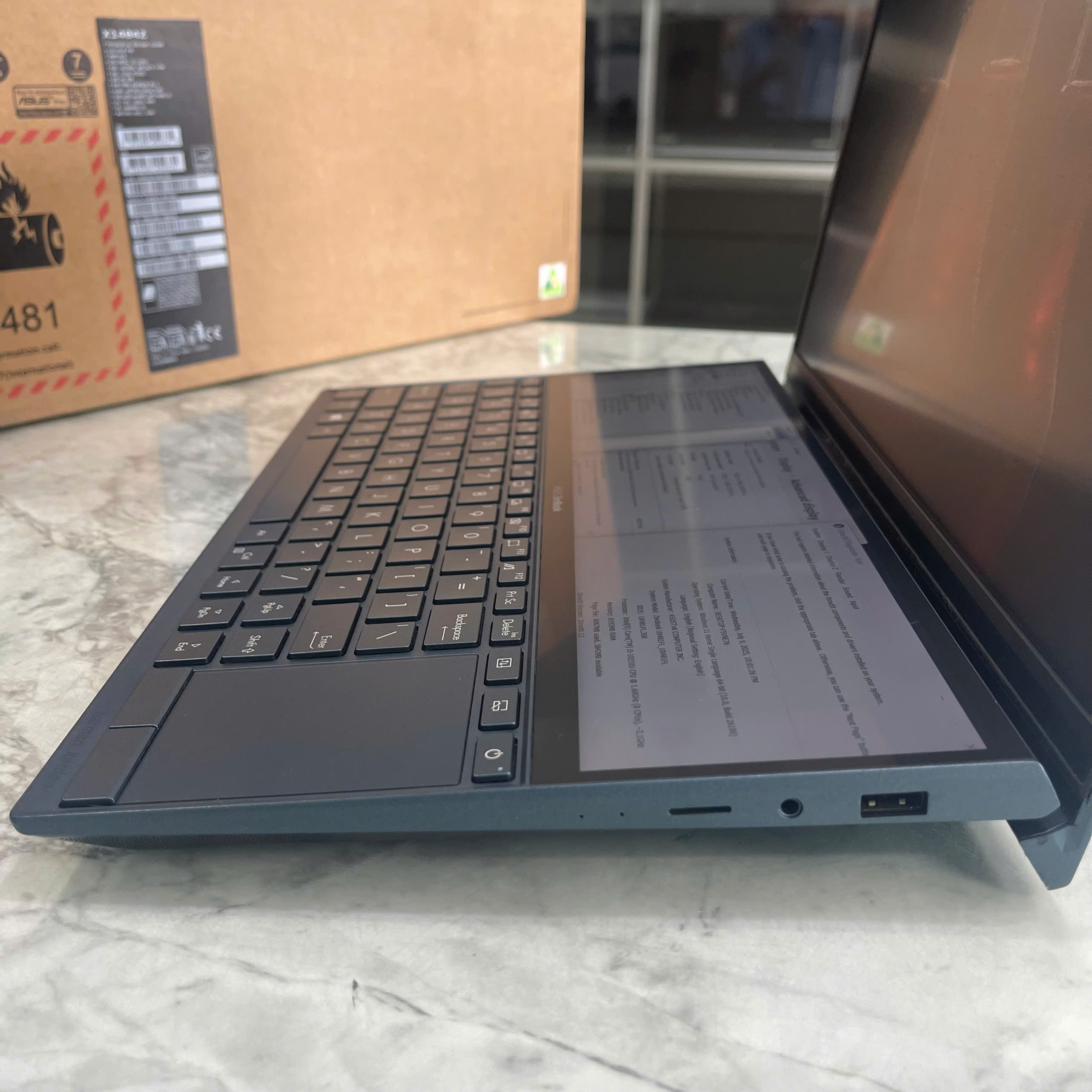 Asus Zenbook UX481FL Core I5-10210U Ram 8GB Ssd 512GB Card MX250 2GB GDDR5 Màn Hình : 14.0″ Full HD IPS