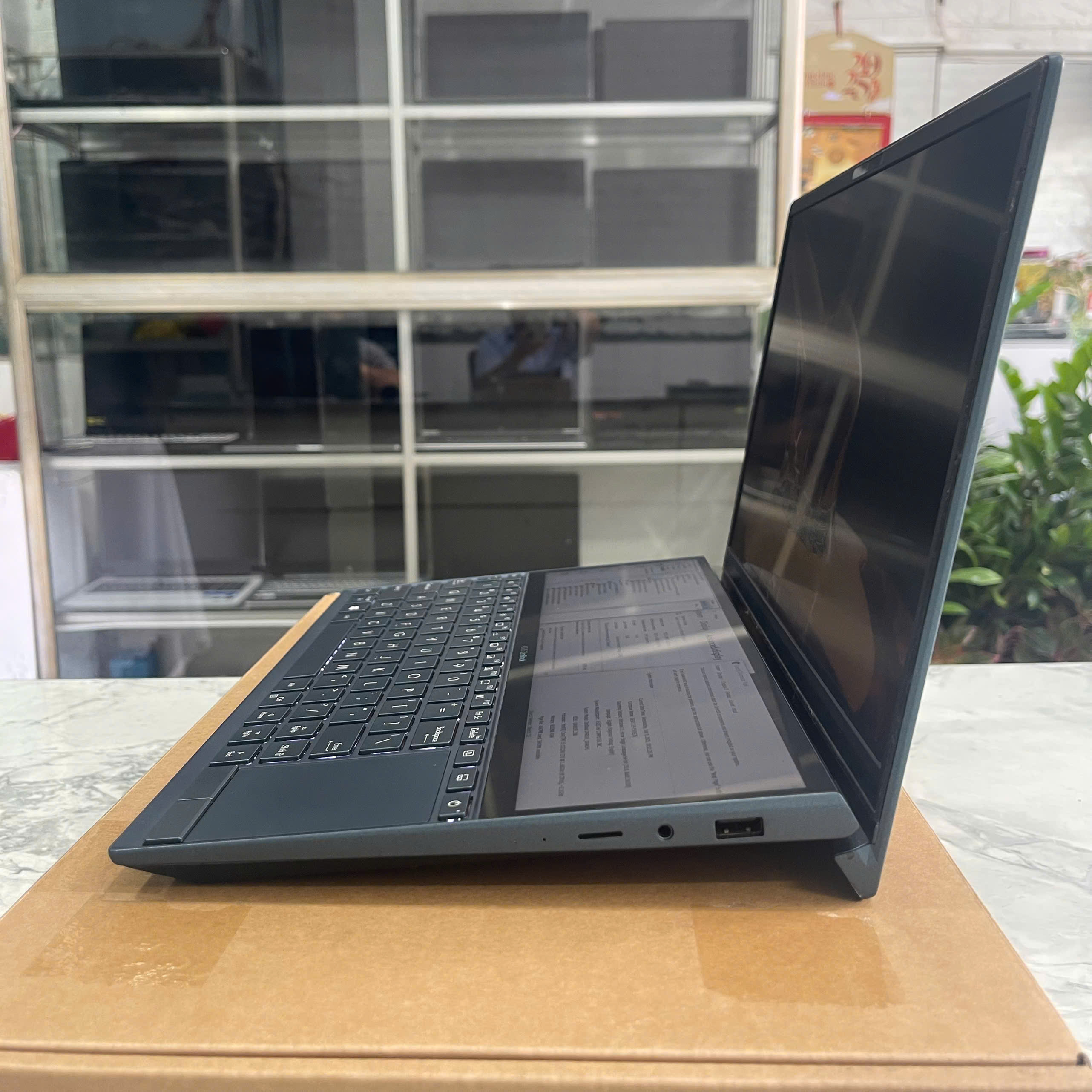 Asus Zenbook UX481FL Core I5-10210U Ram 8GB Ssd 512GB Card MX250 2GB GDDR5 Màn Hình : 14.0″ Full HD IPS