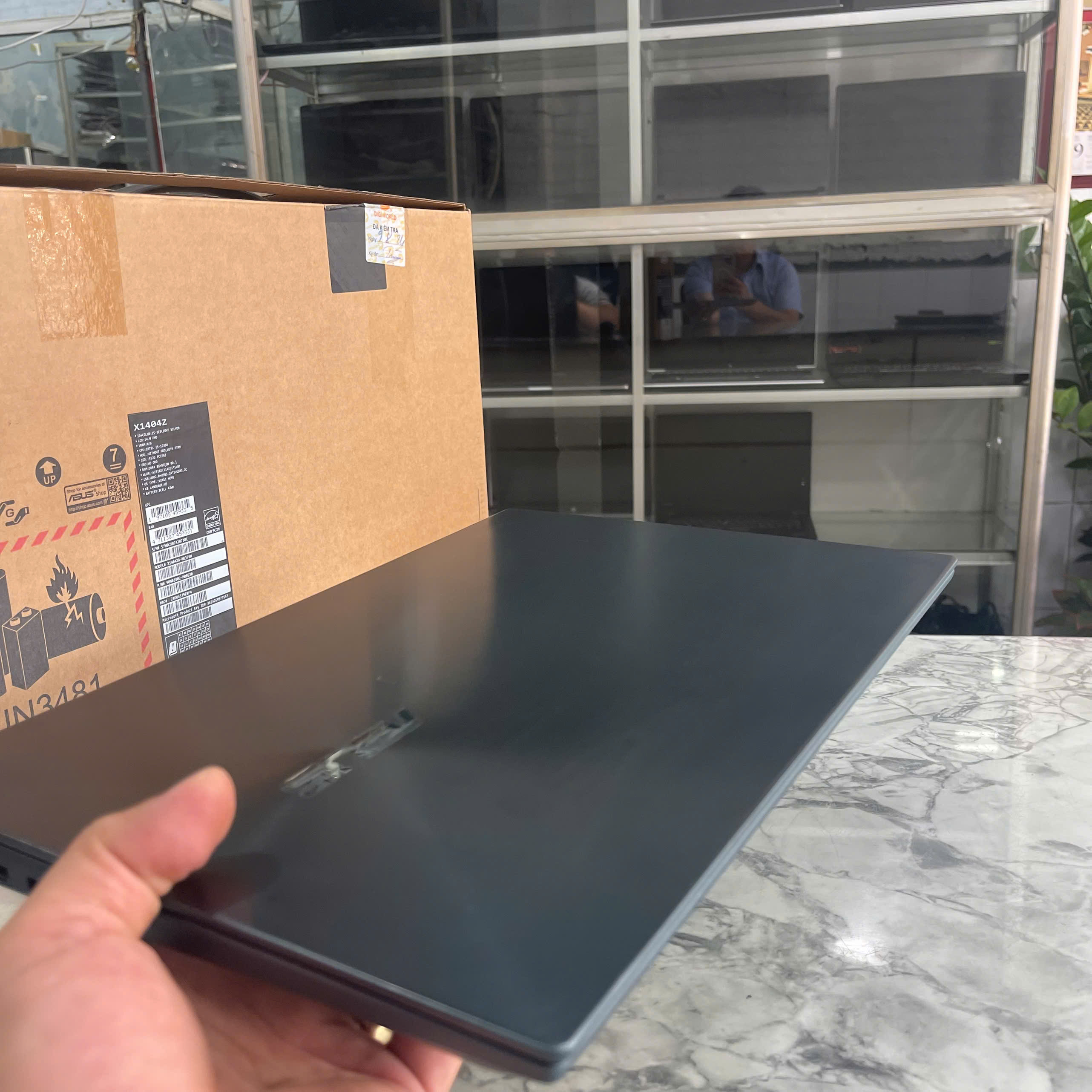 Asus Zenbook UX481FL Core I5-10210U Ram 8GB Ssd 512GB Card MX250 2GB GDDR5 Màn Hình : 14.0″ Full HD IPS