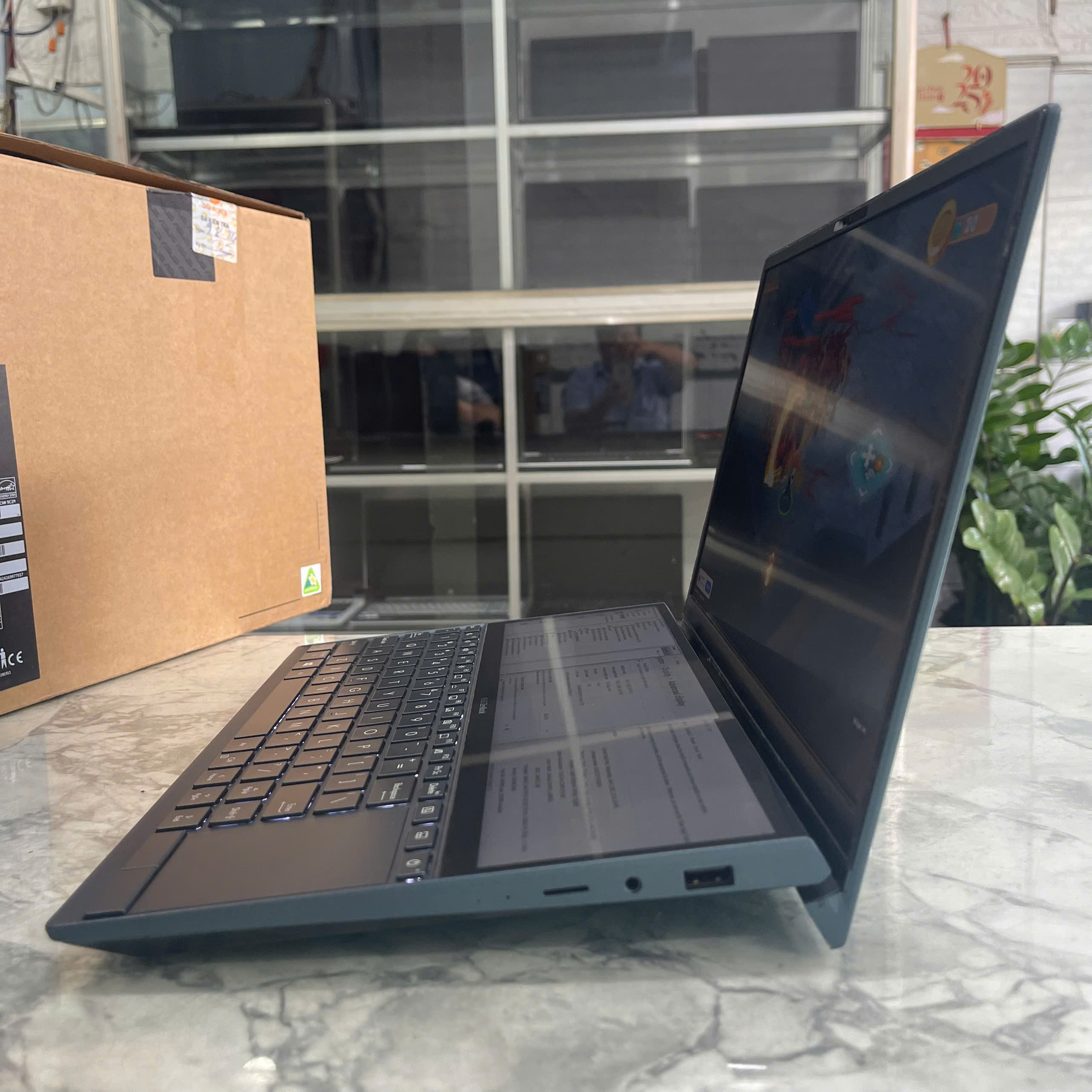 Asus Zenbook UX481FL Core I5-10210U Ram 8GB Ssd 512GB Card MX250 2GB GDDR5 Màn Hình : 14.0″ Full HD IPS