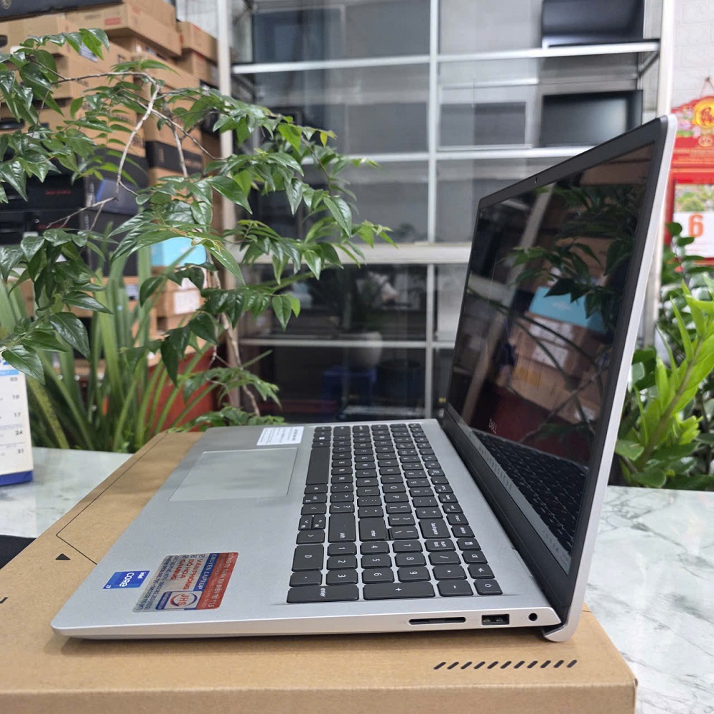 DELL 15 DC15250 DC5I7748W1 CORE I7-1355U RAM 16GB SSD 512GB MÀN HÌNH : 15.6 Inch IPS 120Hz