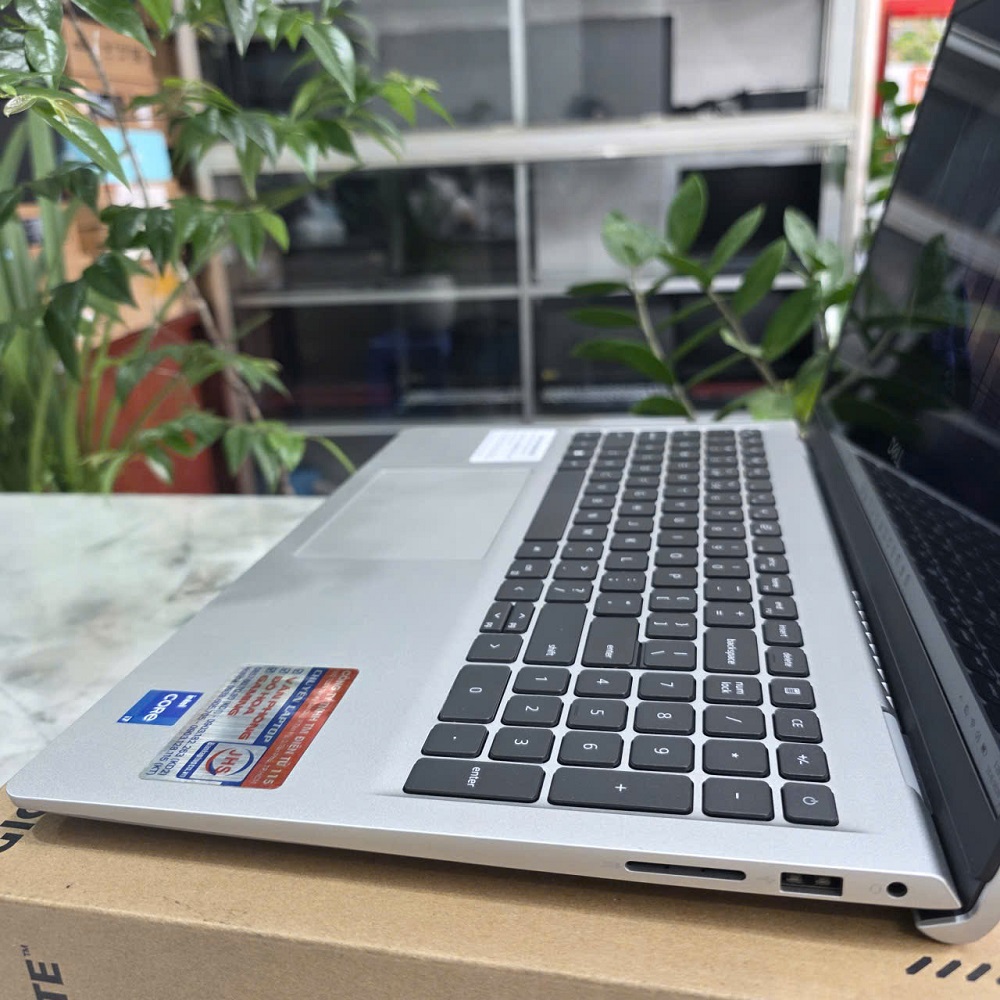 DELL 15 DC15250 DC5I7748W1 CORE I7-1355U RAM 16GB SSD 512GB MÀN HÌNH : 15.6 Inch IPS 120Hz