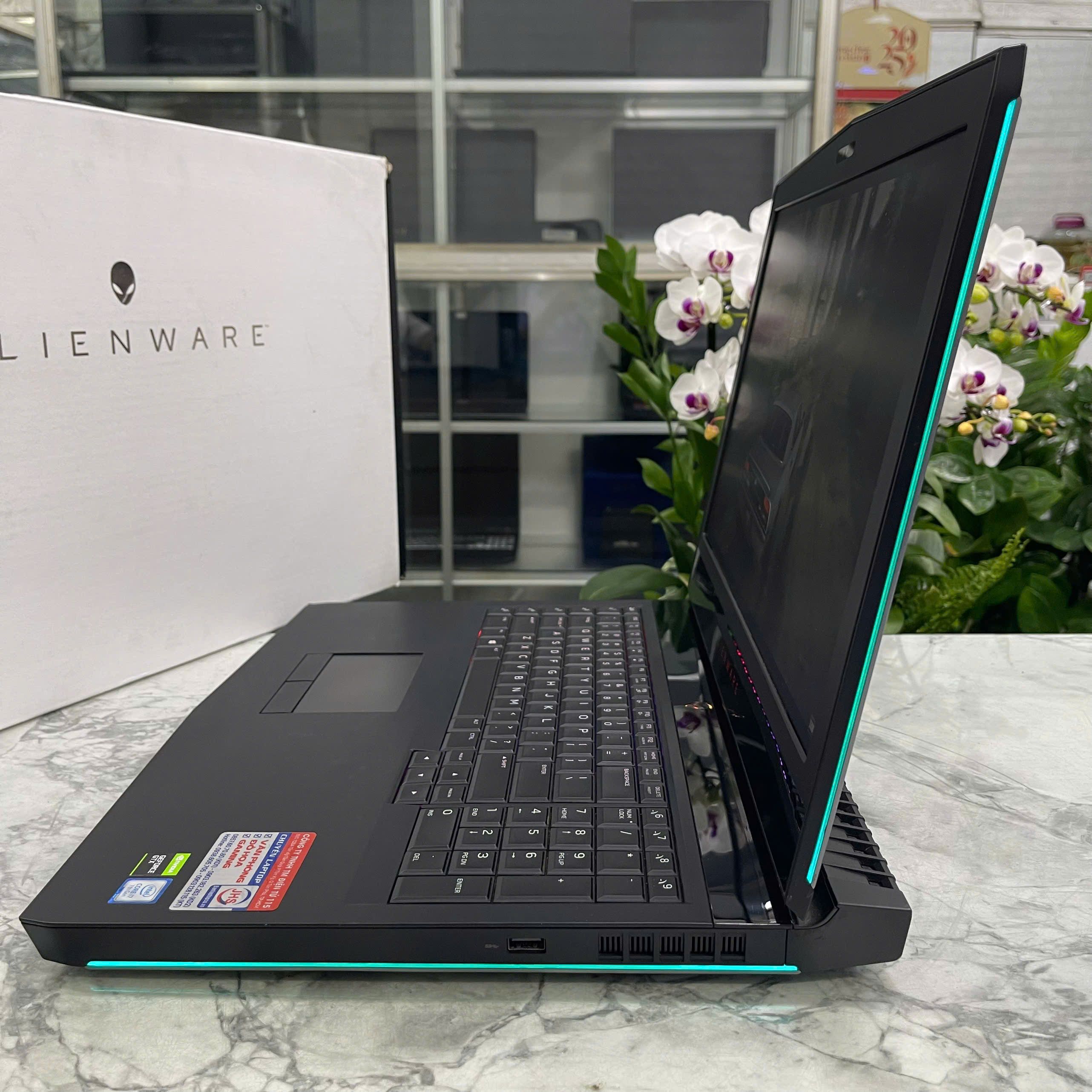 Dell Alienware 17 R4 Core I7-7700HQ RAM 16GB SSD 512GB GTX 1060 6GB MÀN HÌNH : 17.3″ FHD IPS