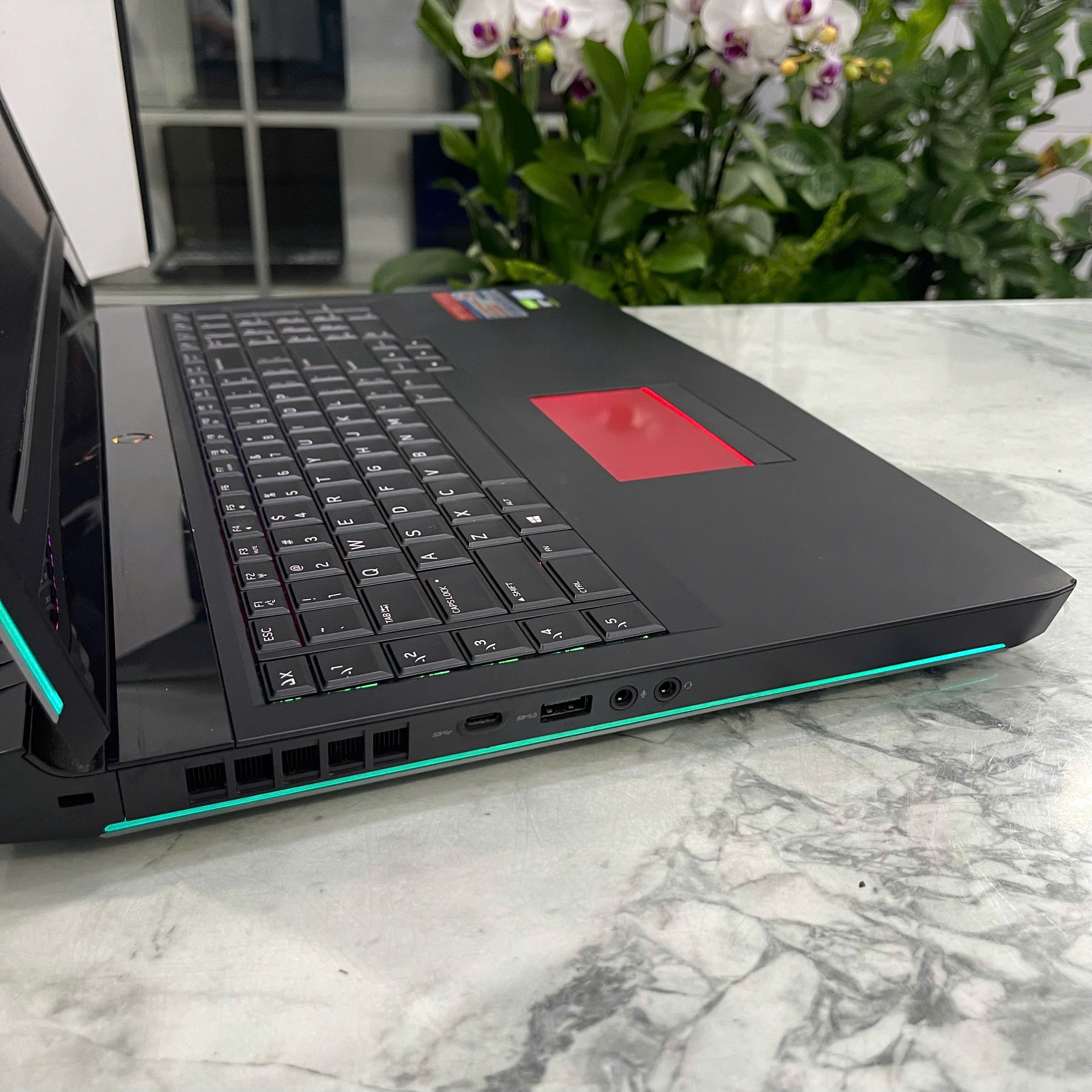 Dell Alienware 17 R4 Core I7-7700HQ RAM 16GB SSD 512GB GTX 1060 6GB MÀN HÌNH : 17.3″ FHD IPS