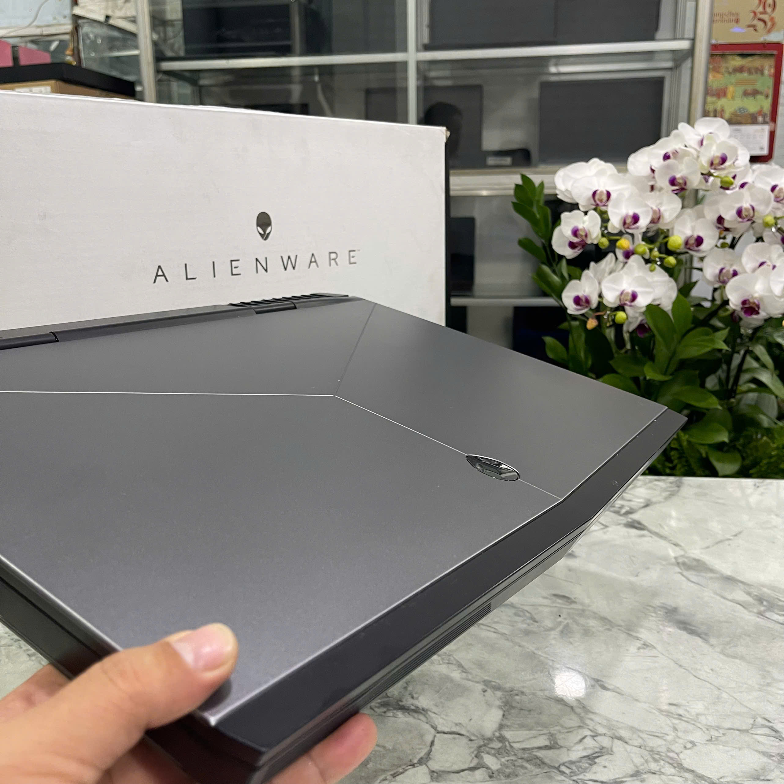 Dell Alienware 17 R4 Core I7-7700HQ RAM 16GB SSD 512GB GTX 1060 6GB MÀN HÌNH : 17.3″ FHD IPS