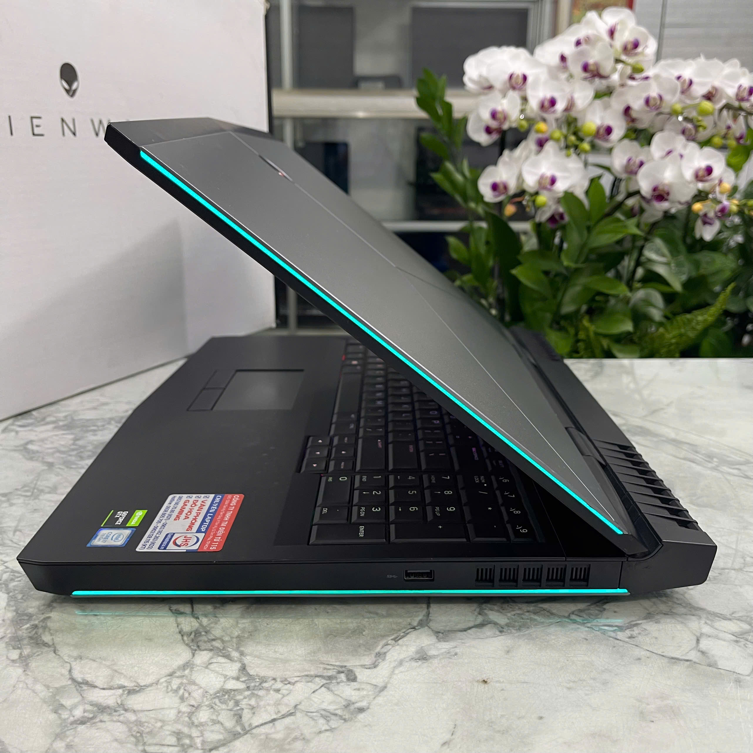 Dell Alienware 17 R4 Core I7-7700HQ RAM 16GB SSD 512GB GTX 1060 6GB MÀN HÌNH : 17.3″ FHD IPS