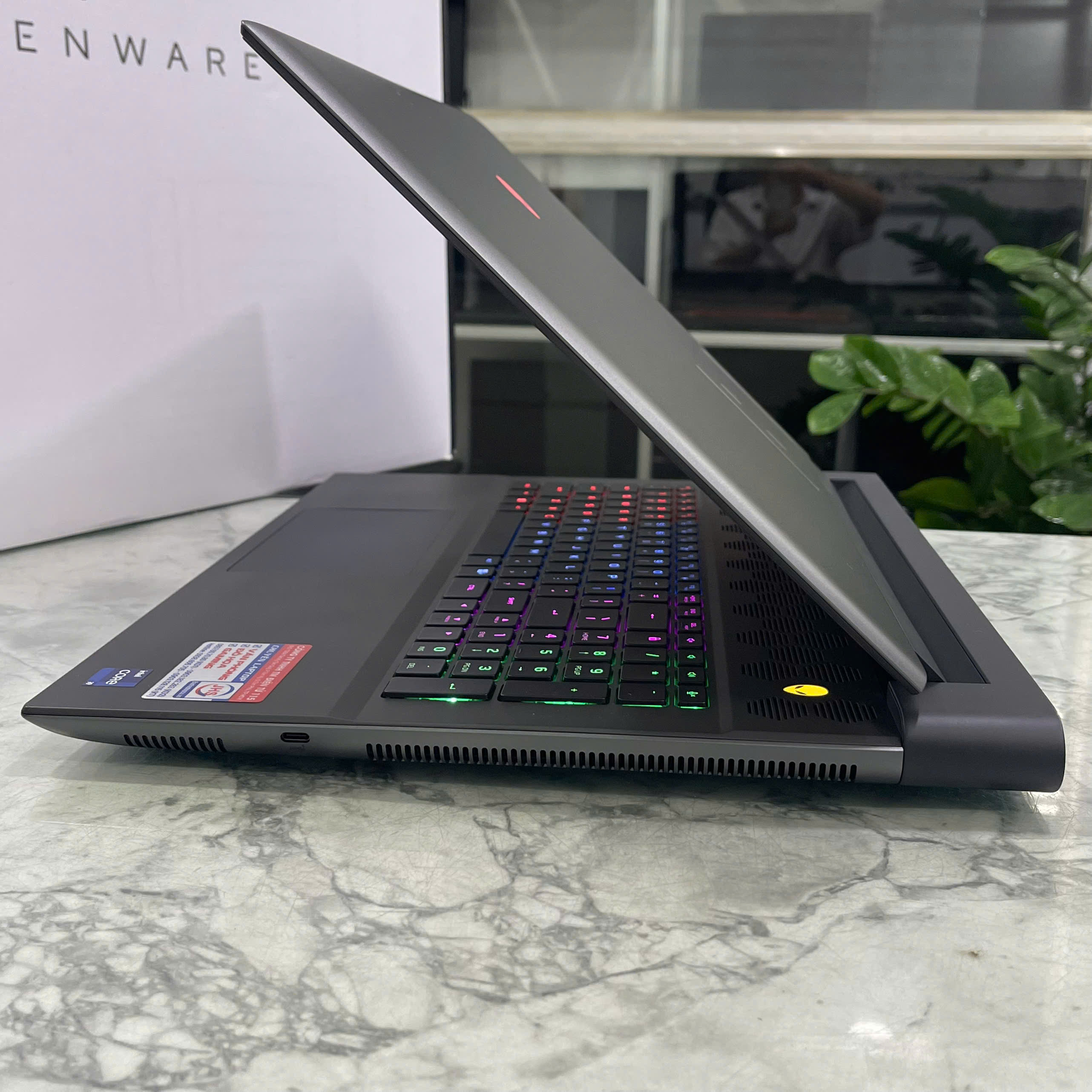 DELL ALIENWARE M18 R1 (Máy LikeNew-Full Box) Core I9-13900HX Ram 32GB Ssd 1T RTX 4080 12GB Màn Hình : 18 Inch FHD+  480Hz
