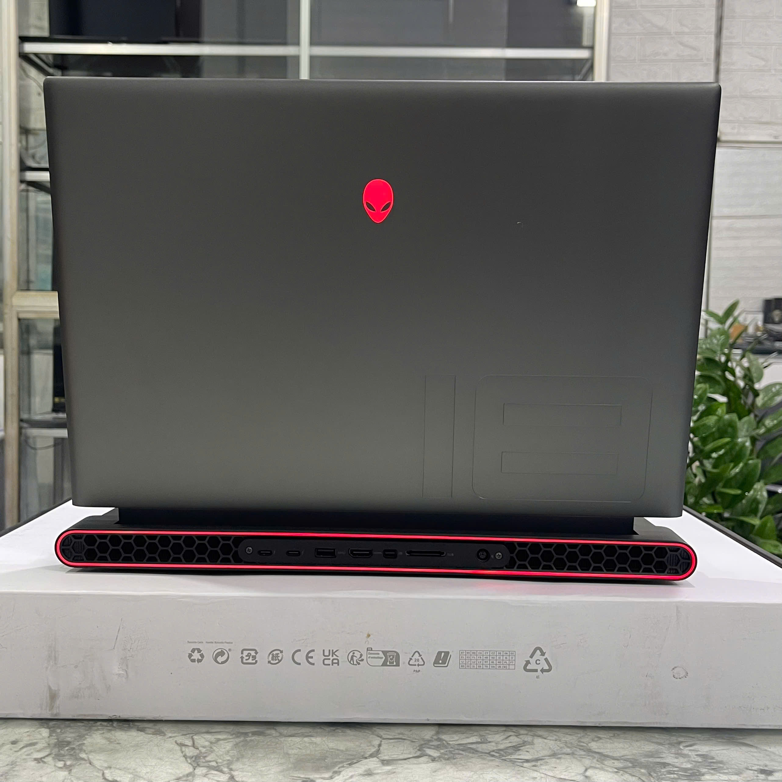 DELL ALIENWARE M18 R1 (Máy LikeNew-Full Box) Core I9-13900HX Ram 32GB Ssd 1T RTX 4080 12GB Màn Hình : 18 Inch FHD+  480Hz