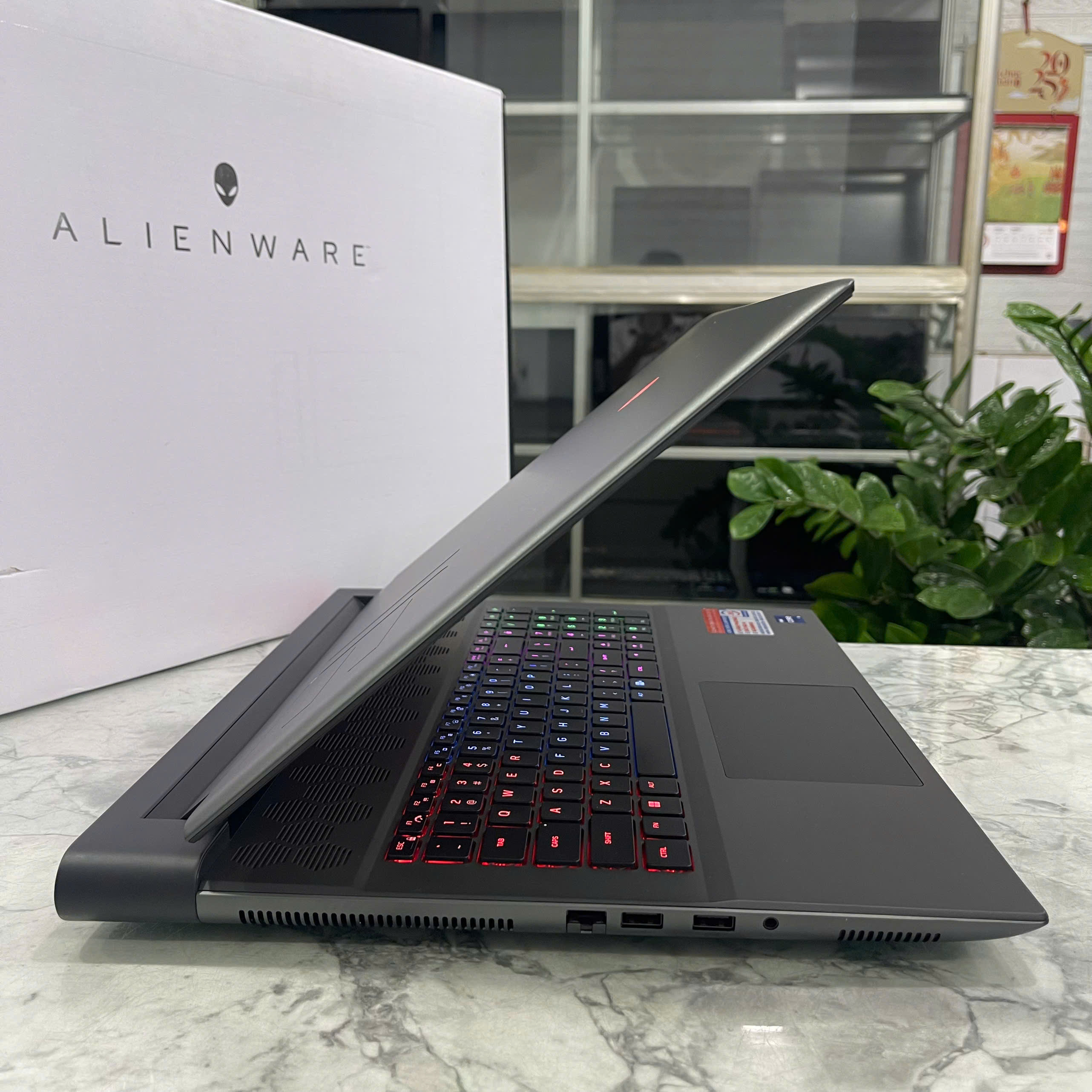 DELL ALIENWARE M18 R1 (Máy LikeNew-Full Box) Core I9-13900HX Ram 32GB Ssd 1T RTX 4080 12GB Màn Hình : 18 Inch FHD+  480Hz