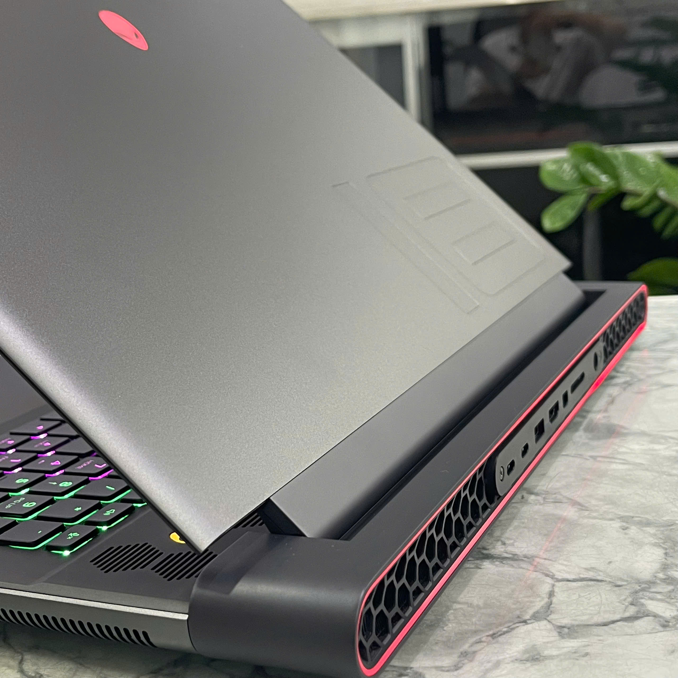 DELL ALIENWARE M18 R1 (Máy LikeNew-Full Box) Core I9-13900HX Ram 32GB Ssd 1T RTX 4080 12GB Màn Hình : 18 Inch FHD+  480Hz