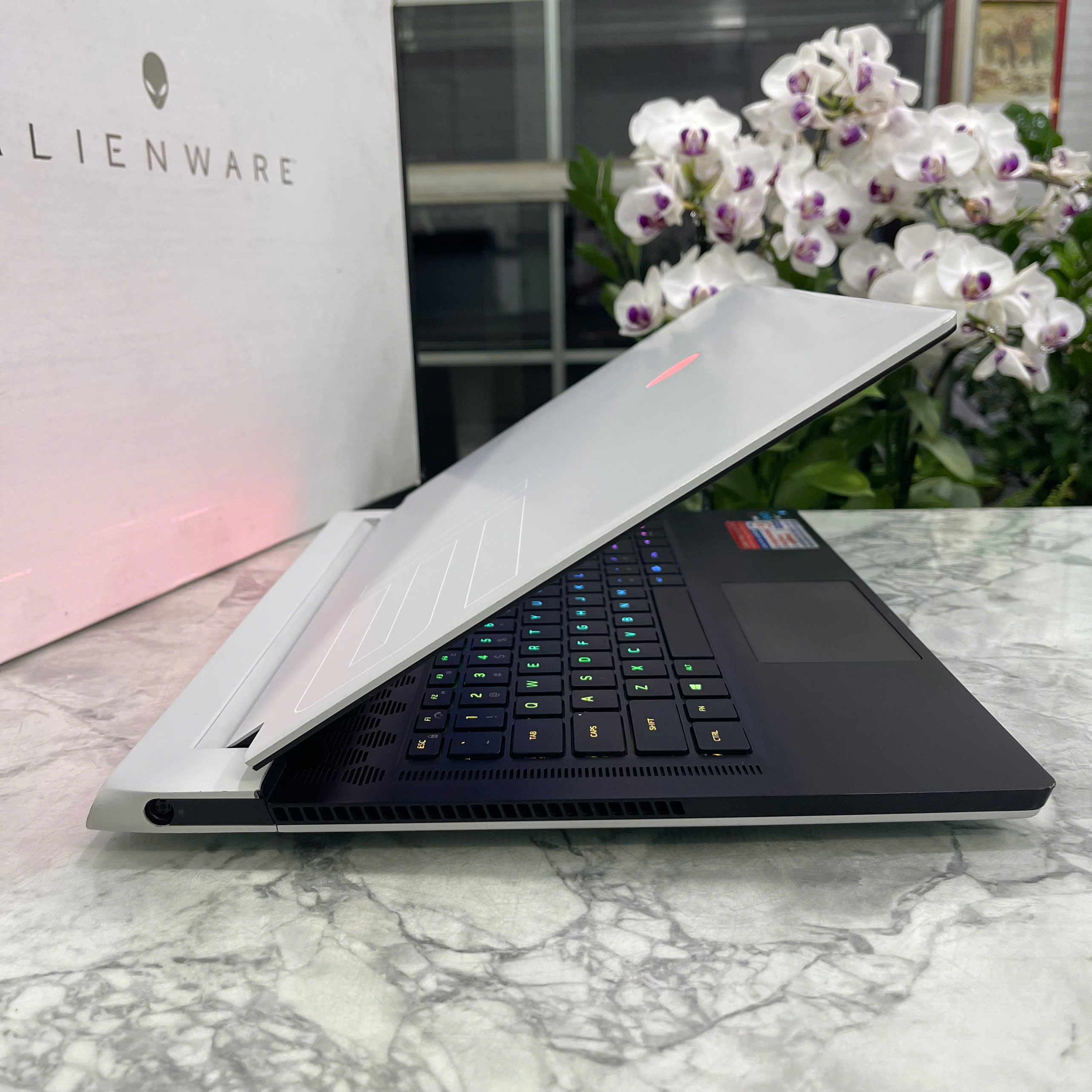 Dell Alienware X15 R1 Máy LikeNew Core I7-11800H RAM 16GB SSD 512GB RTX 3070 8GB Màn Hình : 15.6 Inch FHD 360Hz 