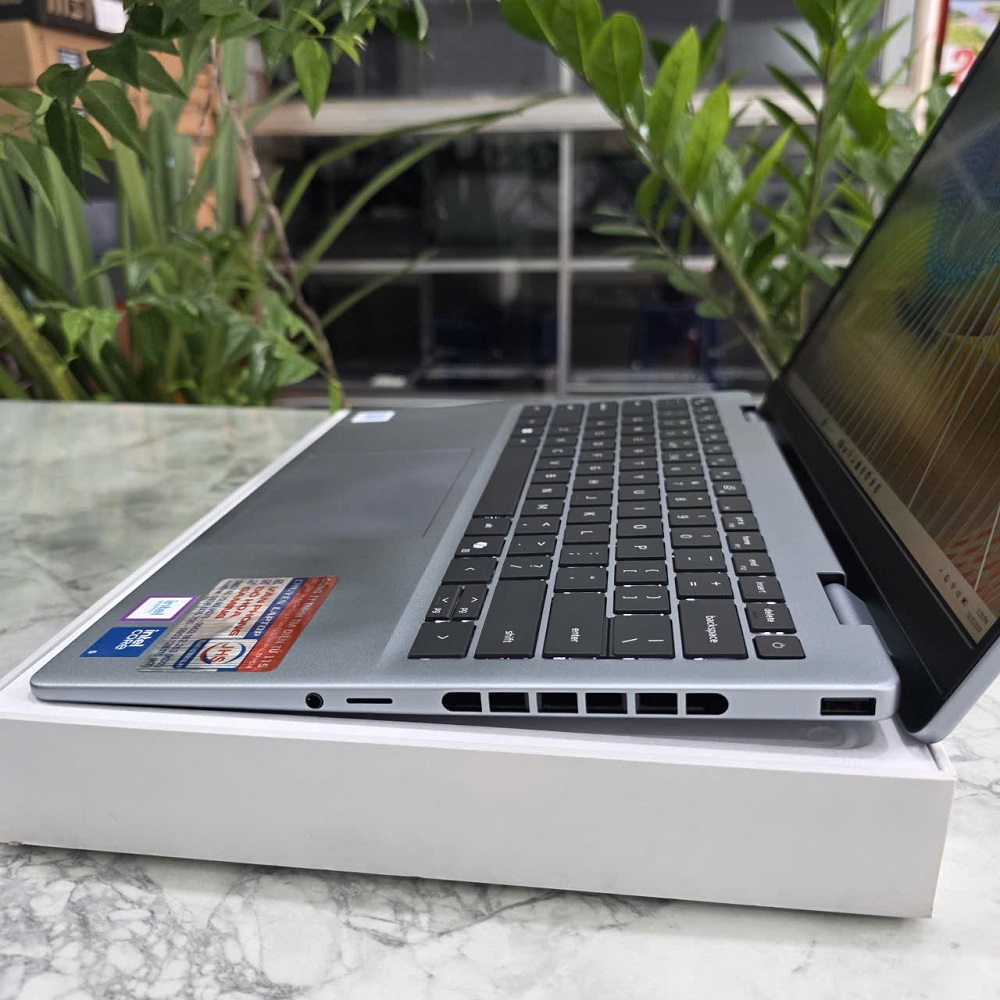 DELL INSPIRON 14 PLUS 7440 CORE 5 210H RAM 16GB SSD 512GB MÀN HÌNH : 14 Inch Full HD+ 