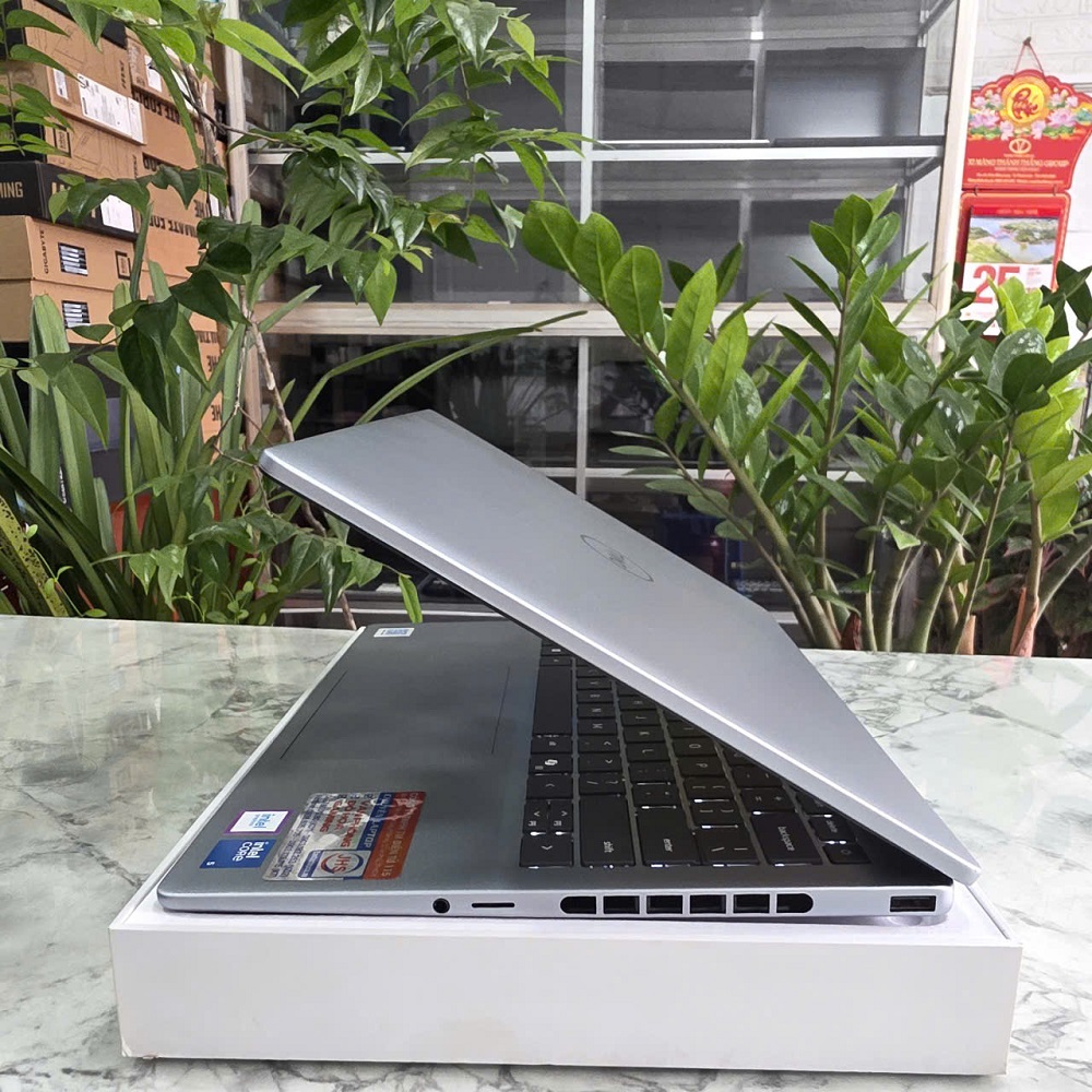 DELL INSPIRON 14 PLUS 7440 CORE 5 210H RAM 16GB SSD 512GB MÀN HÌNH : 14 Inch Full HD+ 