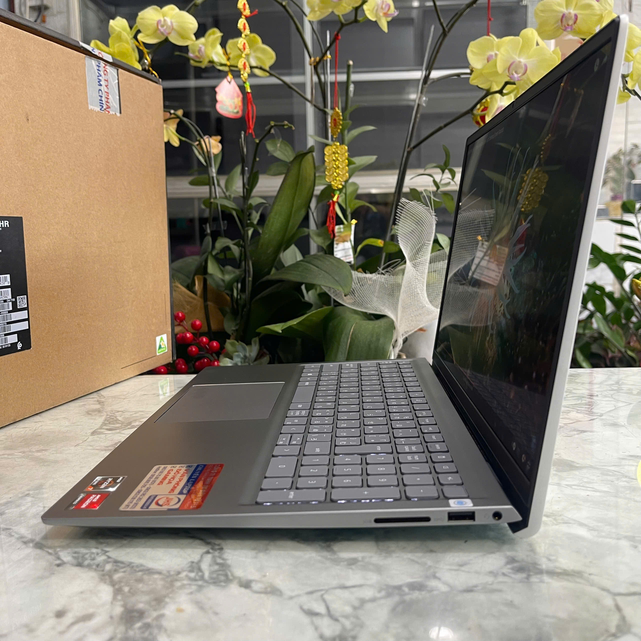 Dell Inspiron 15 5515 Máy LikeNew Ryzen 7-5700U Ram 16gb Ssd 512gb Màn Hình : 15.6 Inch FHD IPS