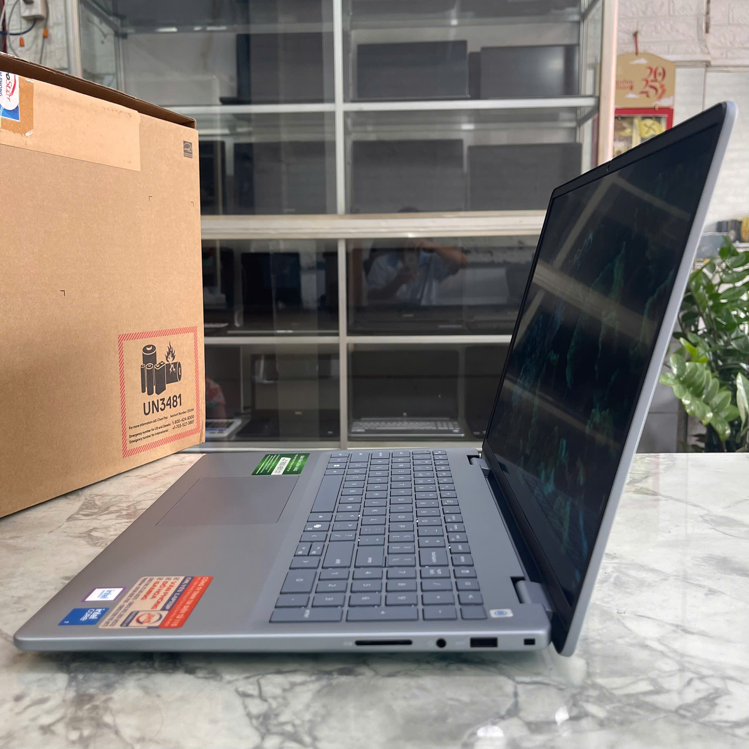 Dell Inspiron 16 5640 (Fullbox-Bảo Hành Hãng) Core 7 150U Ram 16GB Ssd 1.000GB Màn hình : 16 Inch FHD+